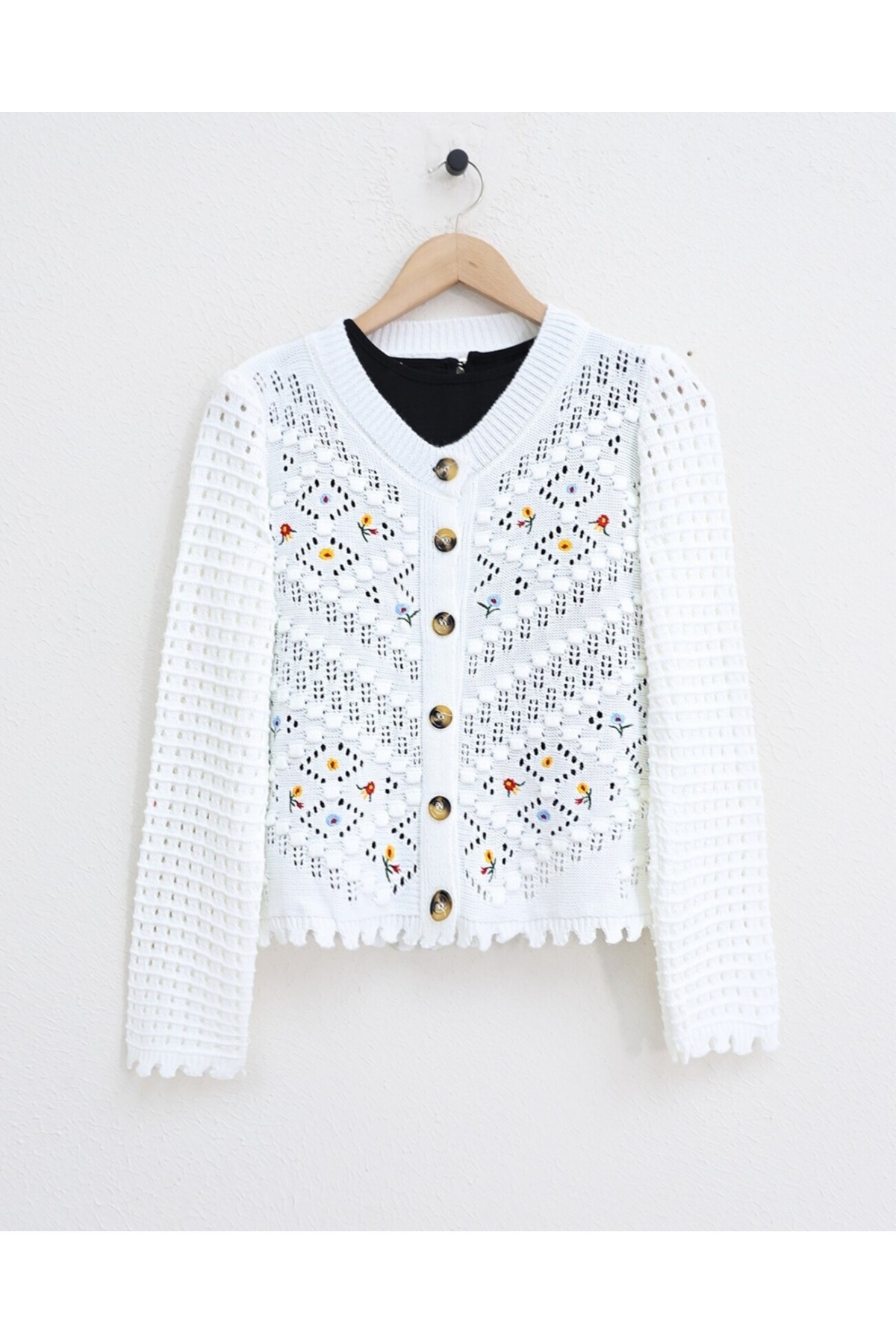 Çiçek Nakışlı Ponponlu Ajurlu Triko Hırka  -Ekru