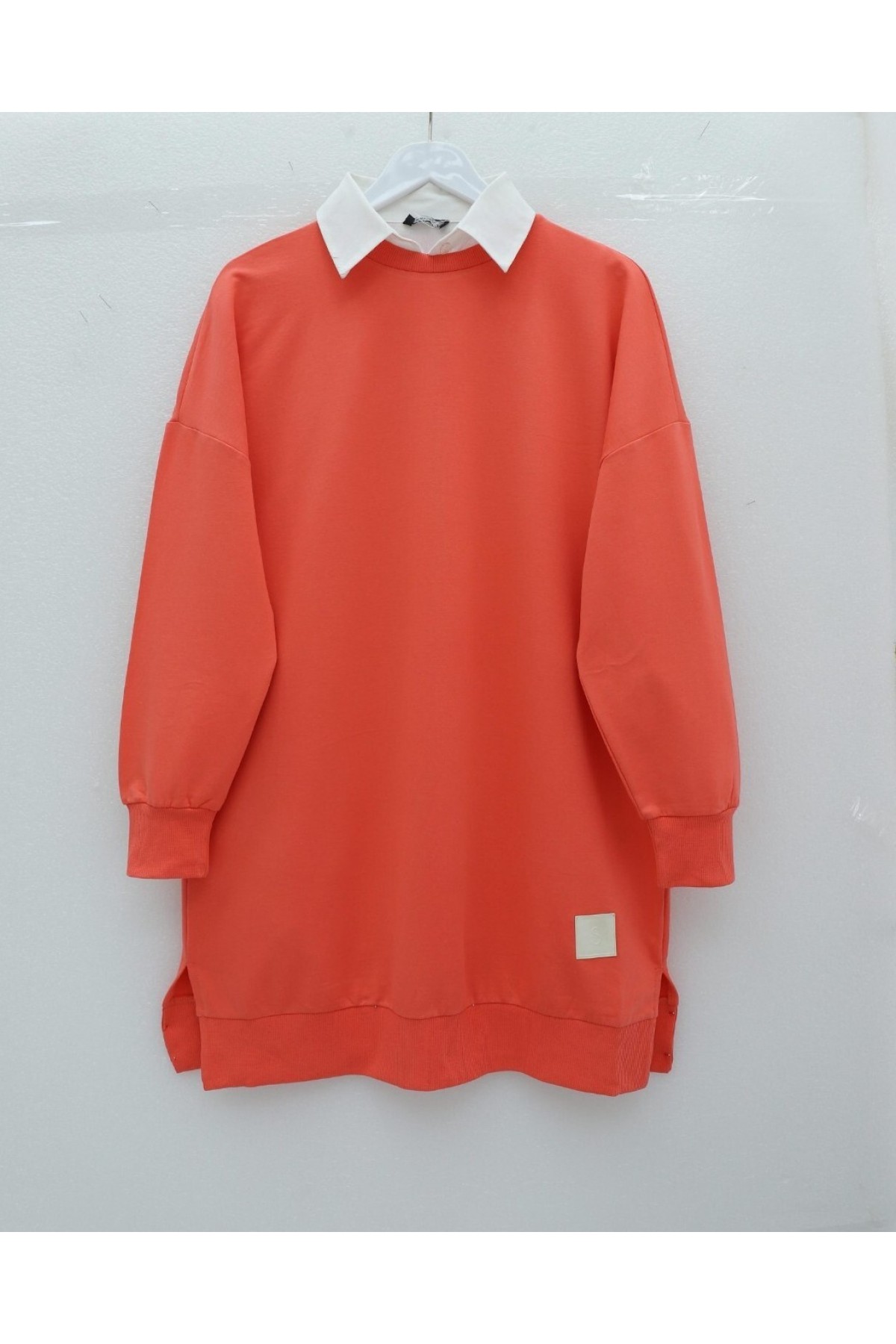 Bisiklet Yaka Yırtmaçlı Armalı Sweat  -Nar Çiçeği