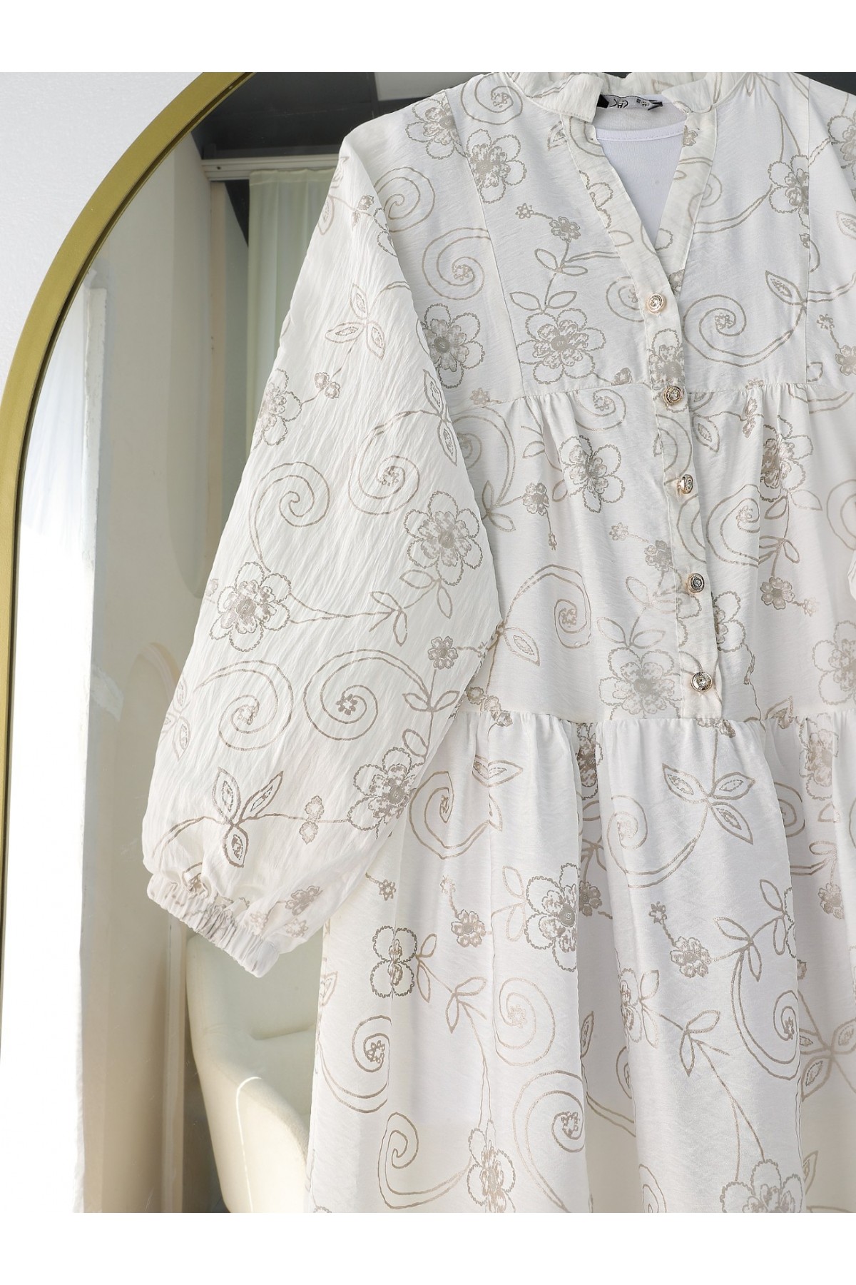 Kolu Lastikli Yarım Düğmeli Jakar Baskılı Parçalı Elbise -Beyaz