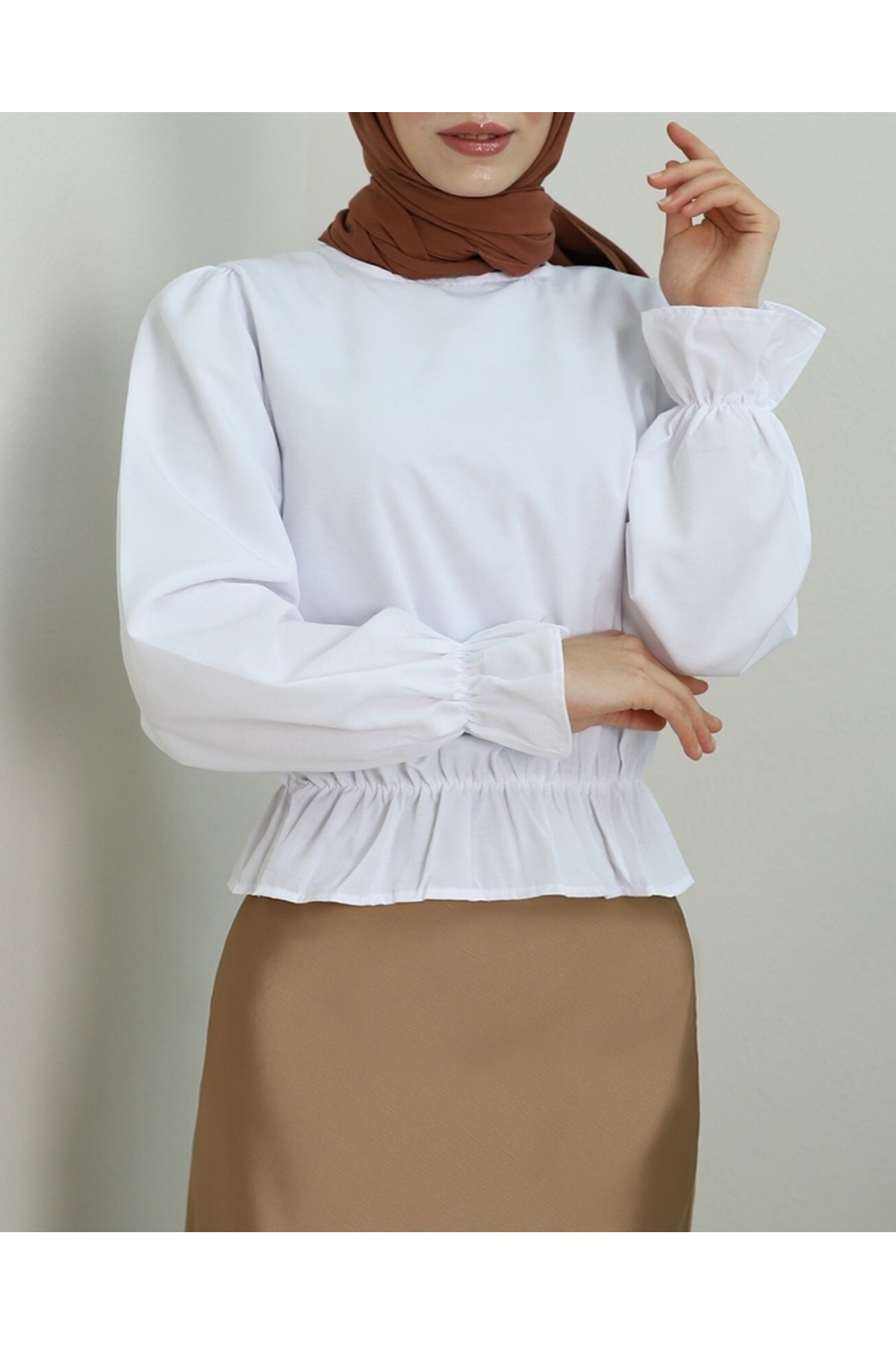 Manşeti Fırfırlı Beli Büzgülü Poplin Bluz -Beyaz