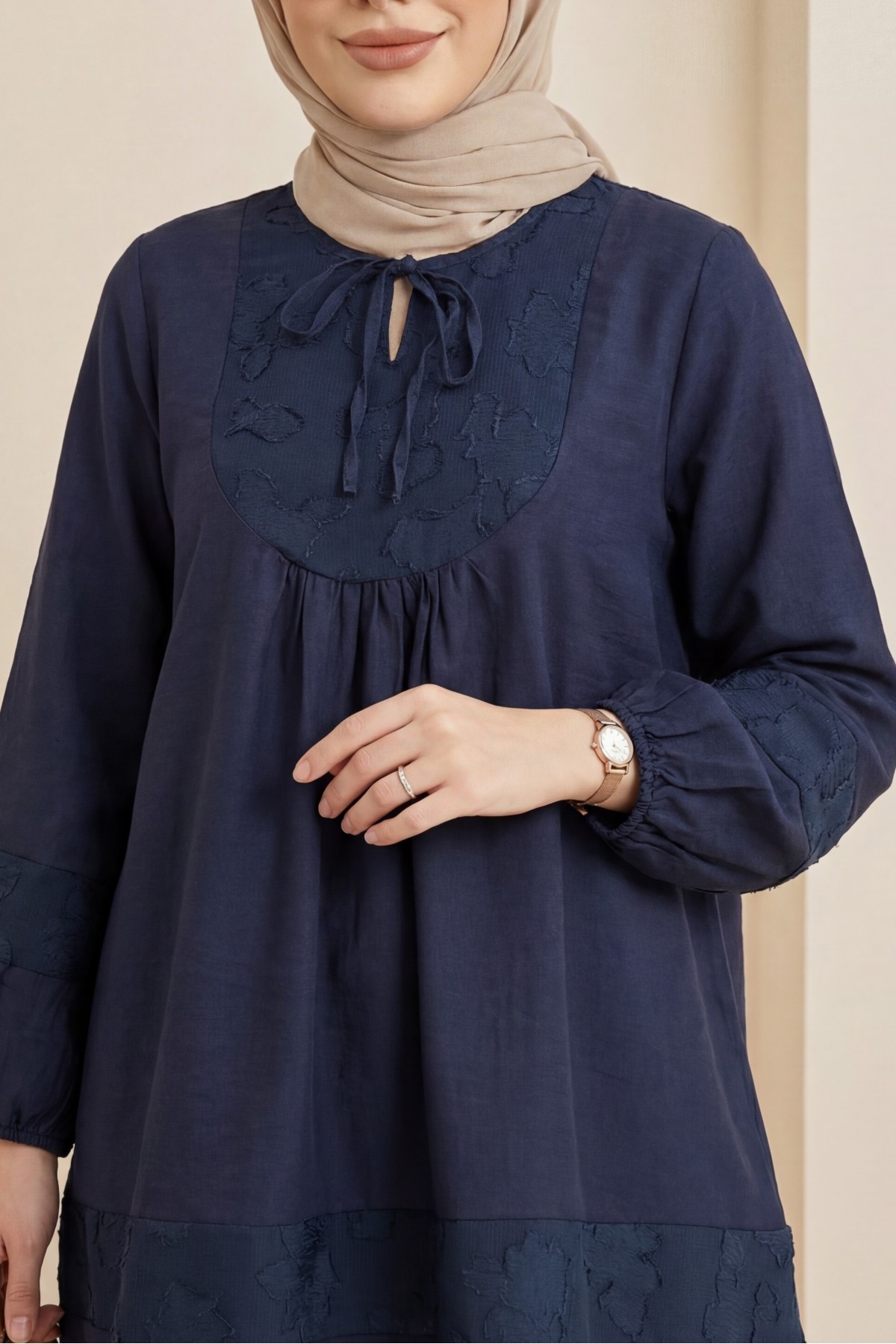 Yakası Bağlamalı Kolu Lastikli Garnili Modal Tunik  -Laci