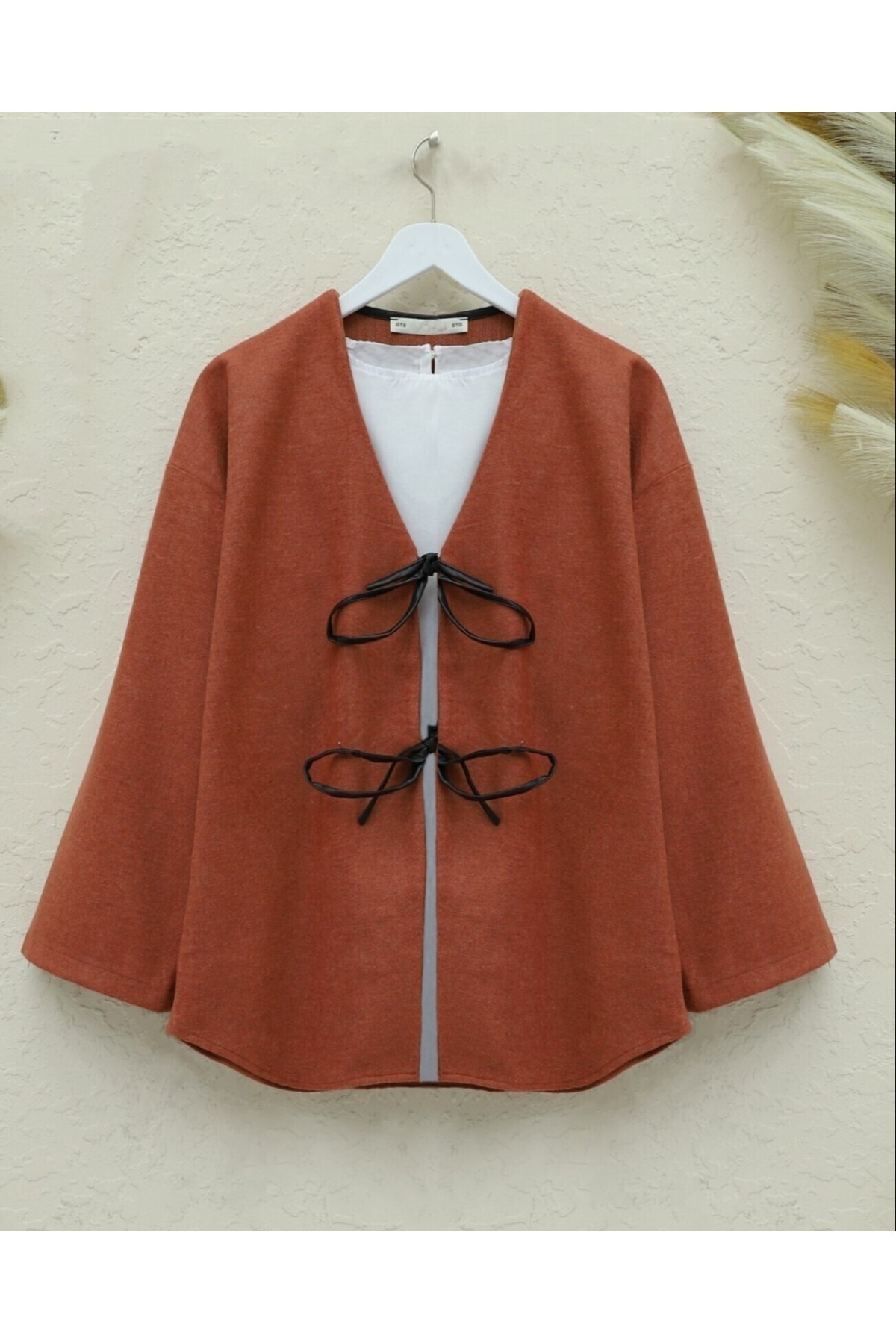 Önü Bağcıklı Oval Kesim Kaşe Kimono    -Kiremit