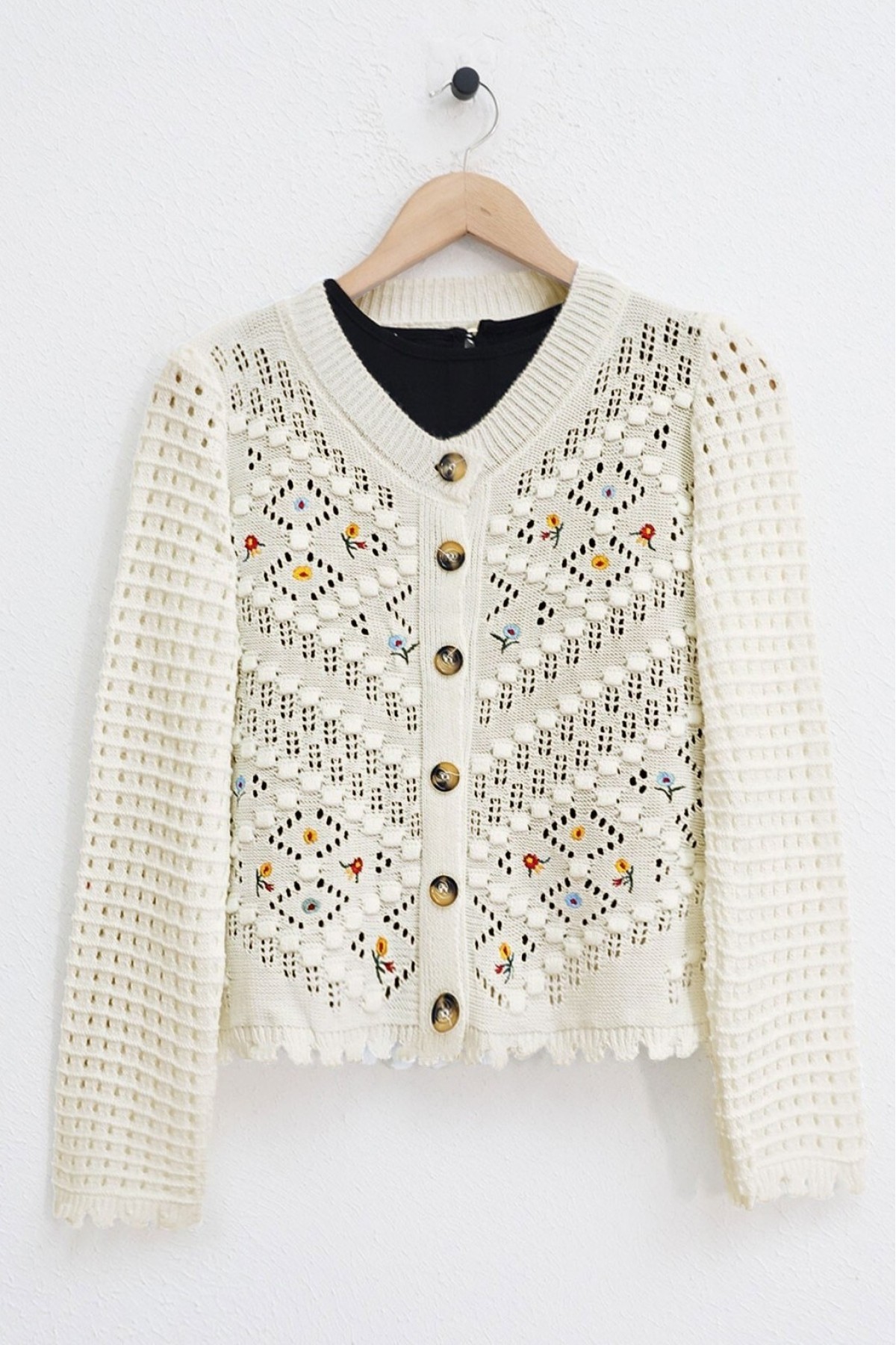 Çiçek Nakışlı Ponponlu Ajurlu Triko Hırka      -Krem