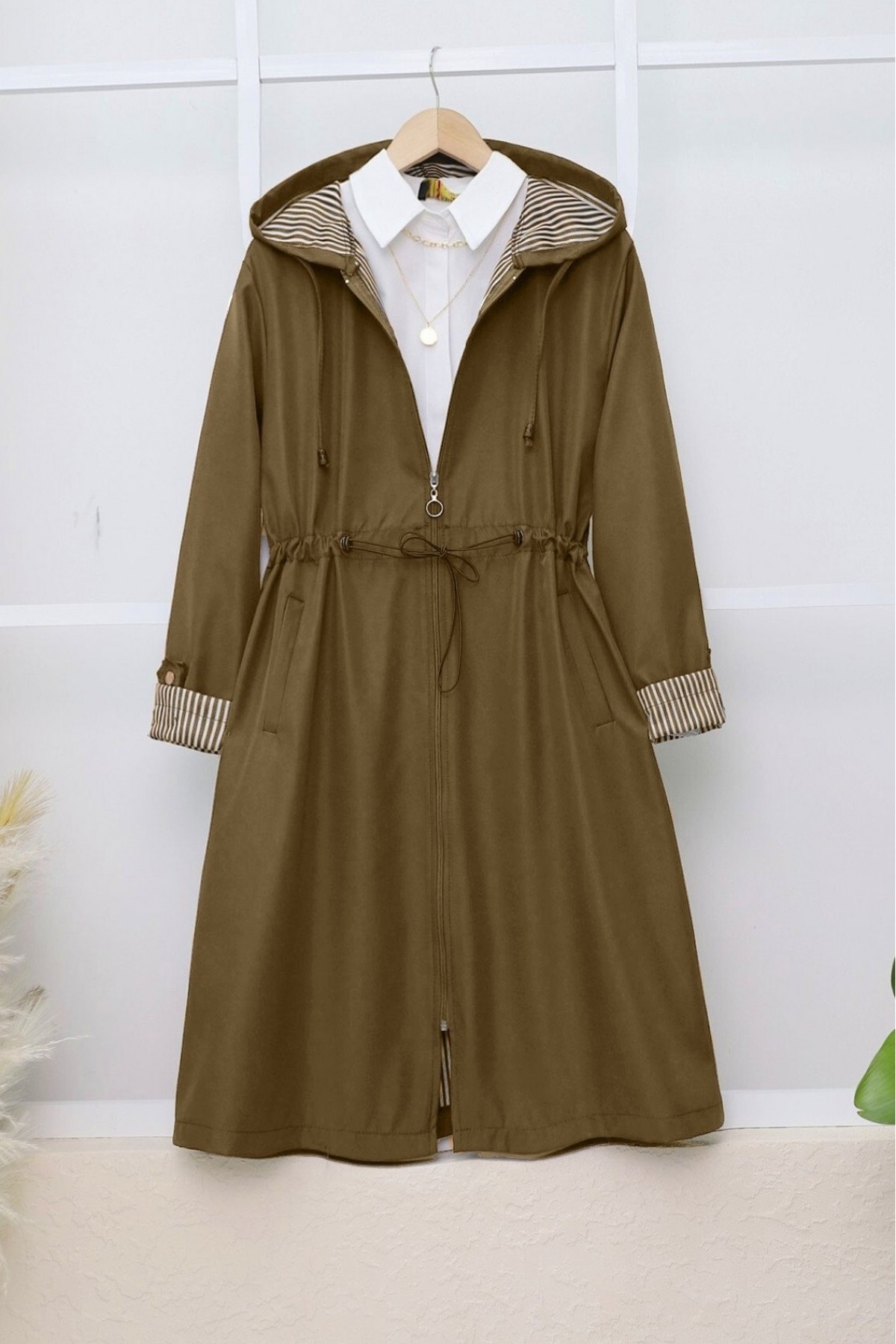Beli Lastikli Kolu Katlamalı Kapşonlu Trenckot  -Taba
