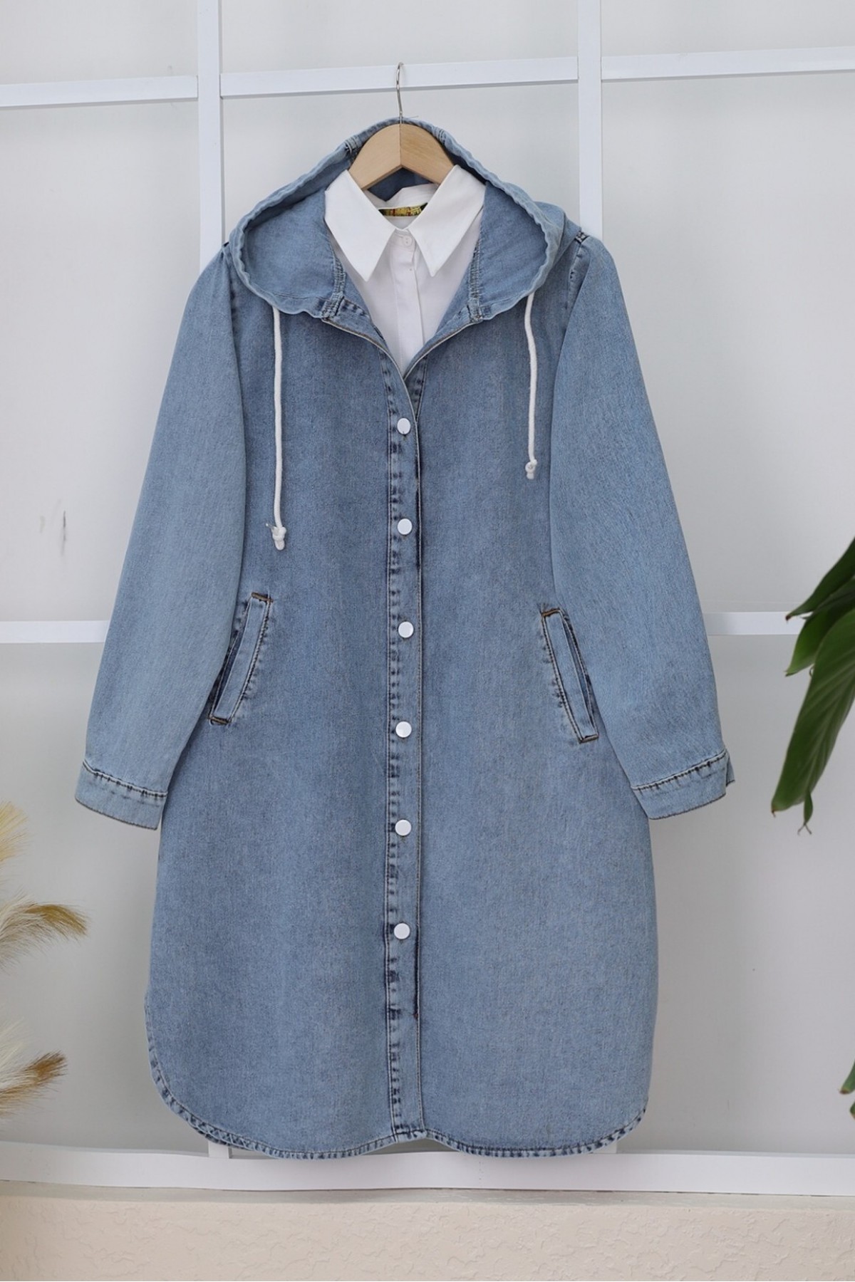 Kapşonlu Düğmeli Oval Kesim Kot Kap -Buz Mavi