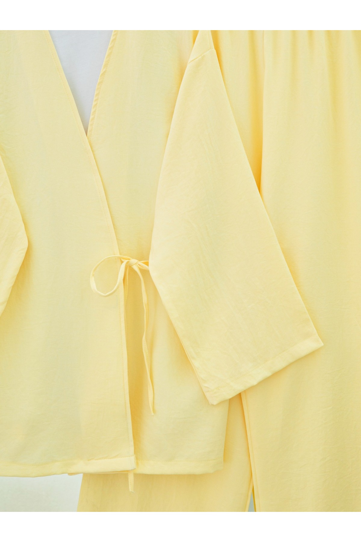 Önden Bağlamalı Pantolonlu Kimono Takım         -Açık Sarı