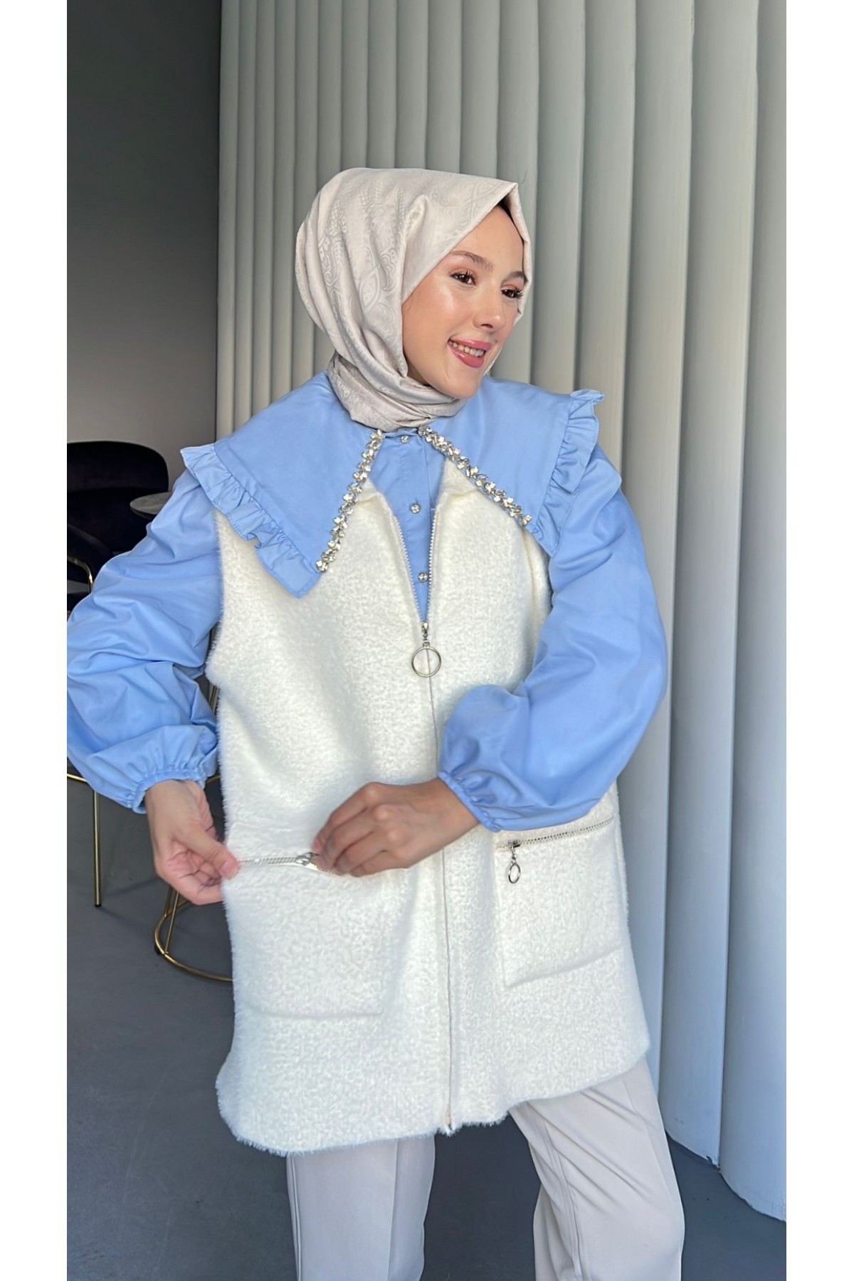 Önü Fermuarlı Torba Cepli Sakallı Yelek -Beyaz