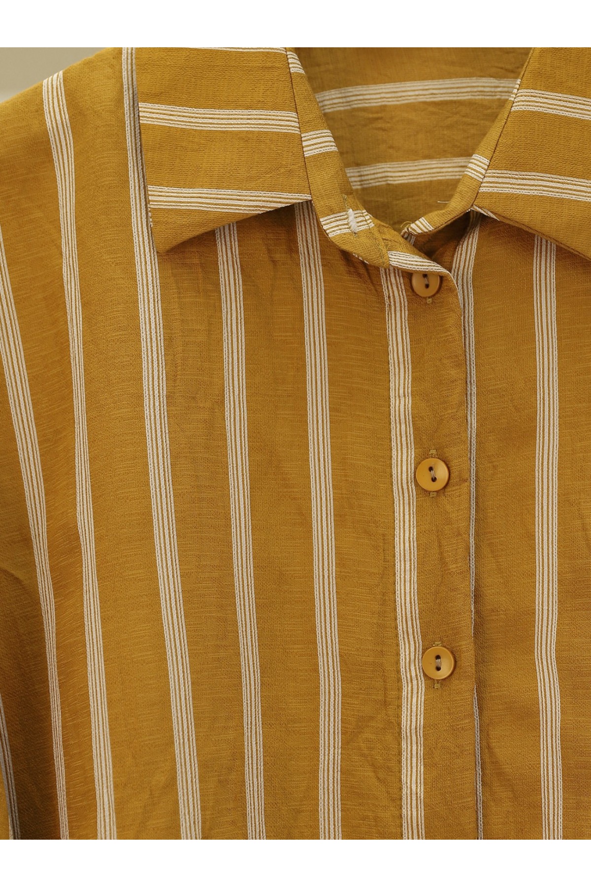 Boydan Düğmeli Arkası Uzun Çizgili Gömlek -Tarçın