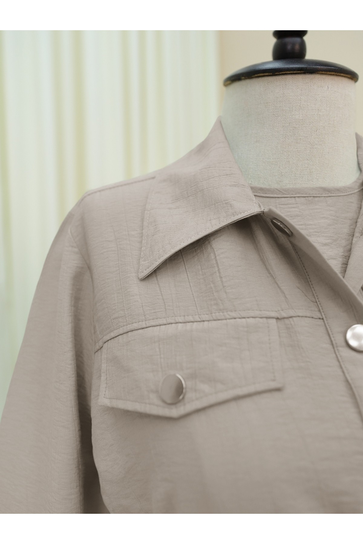 Metal Düğmeli Beli Bağlamalı Gömlek Jile Elbise -Vizon