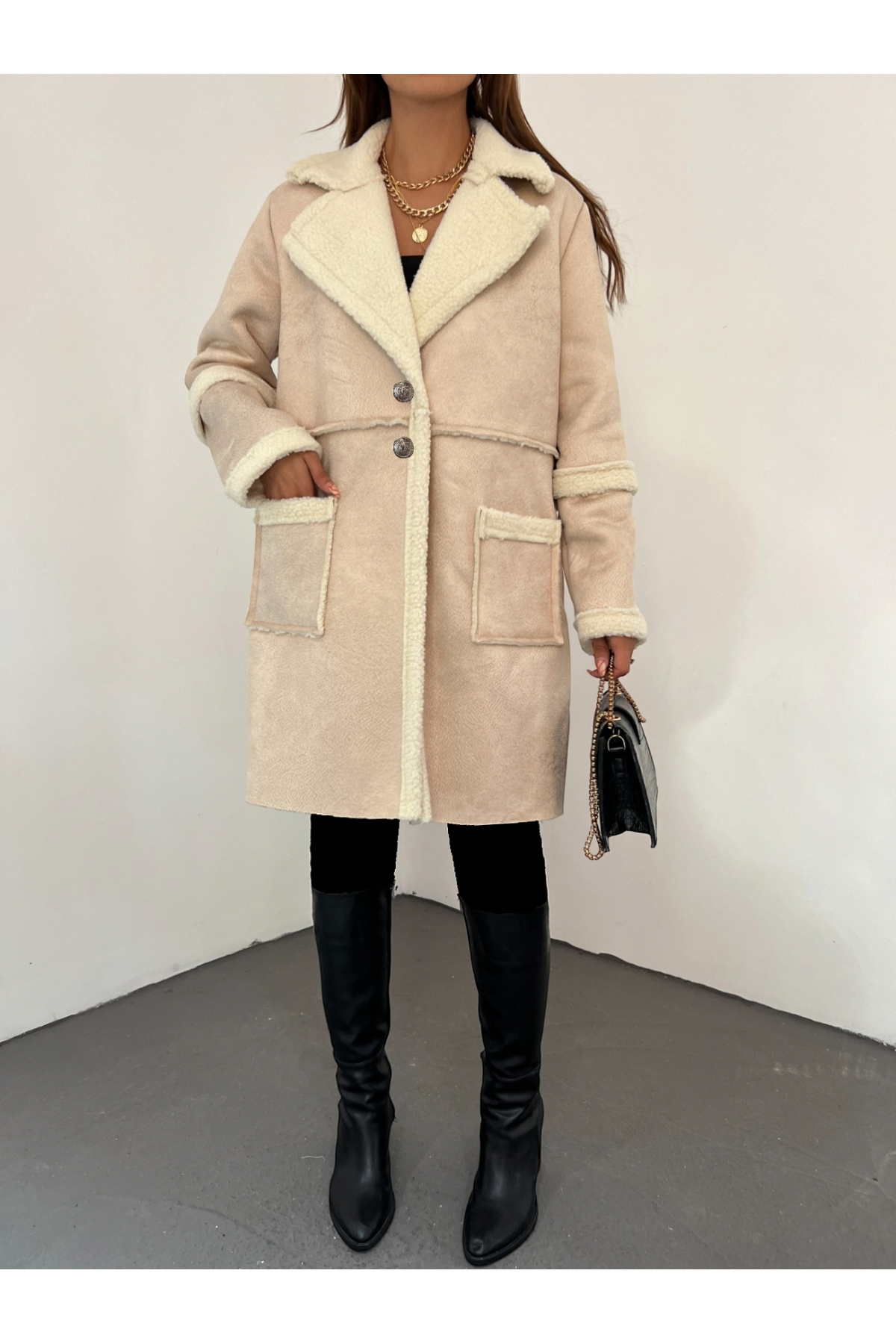 İçi Kürklü Çift Düğmeli Cepli Süet Kaban -Bej