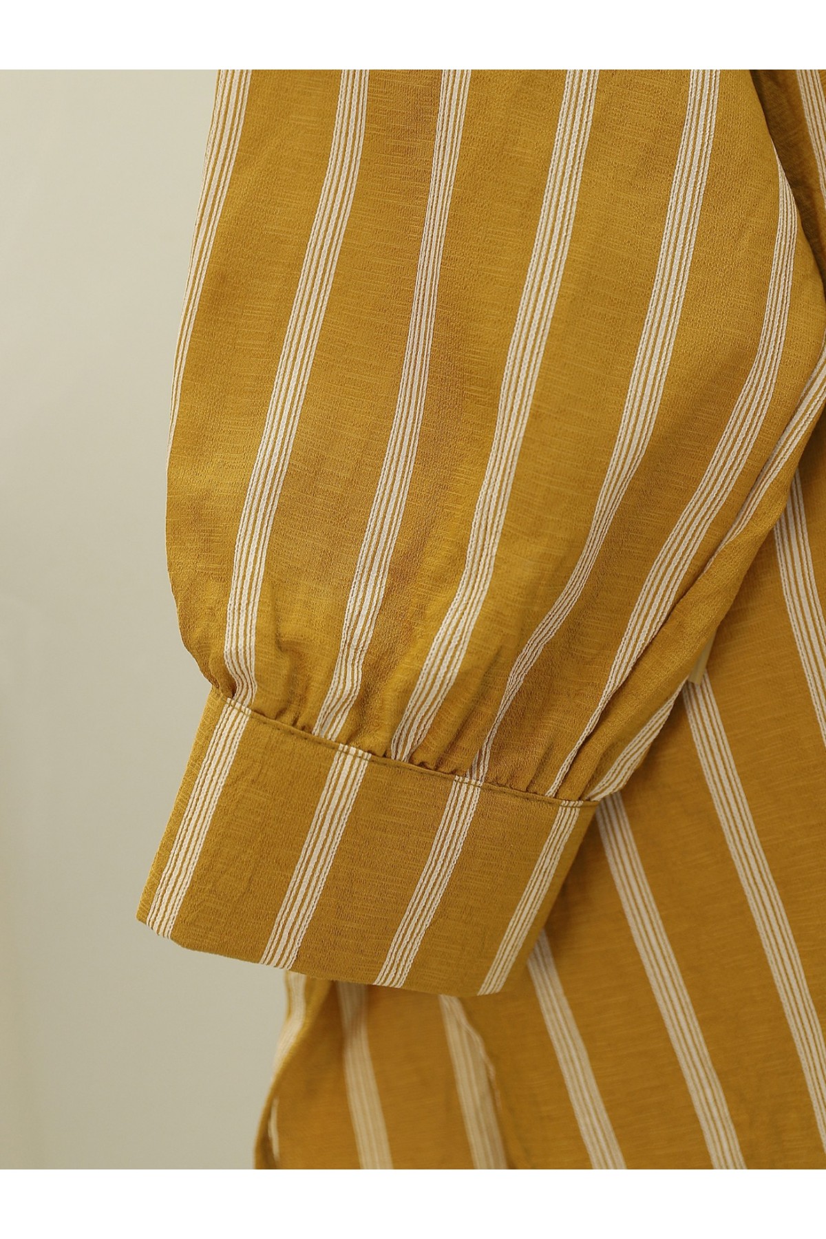 Boydan Düğmeli Arkası Uzun Çizgili Gömlek -Tarçın
