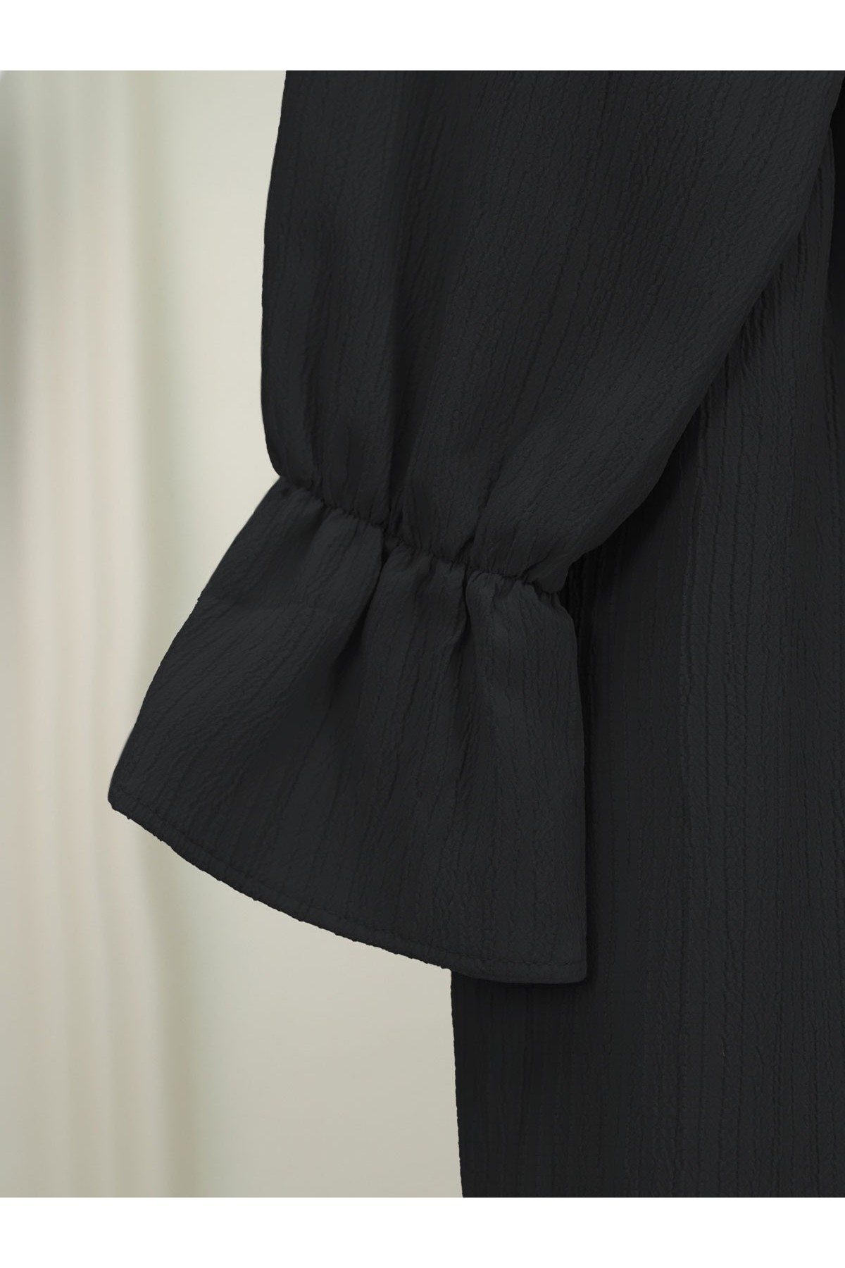 Önü Fırfırlı Bağlamalı Krinkıl Kimono -Siyah