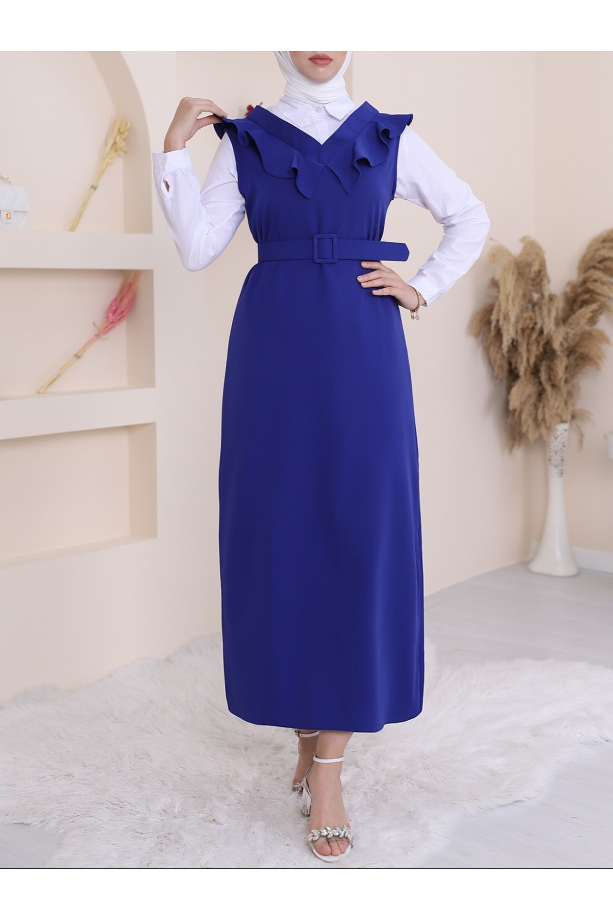 Yakası V Kemerli Uzun Jile Elbise      -Saks