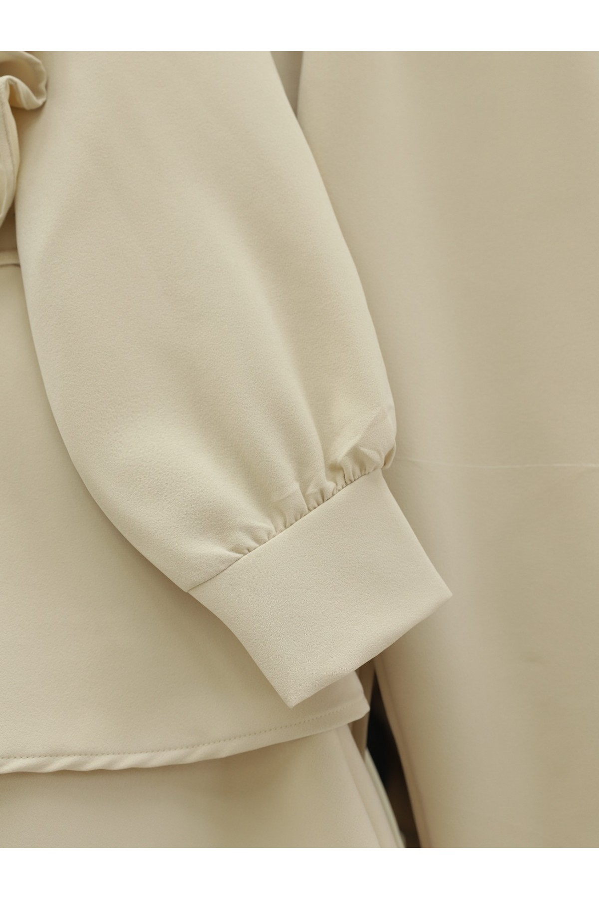 Önü Fırfırlı Bağcıklı Eteği Katlı Pantolonlu Kimono Takım  -Krem