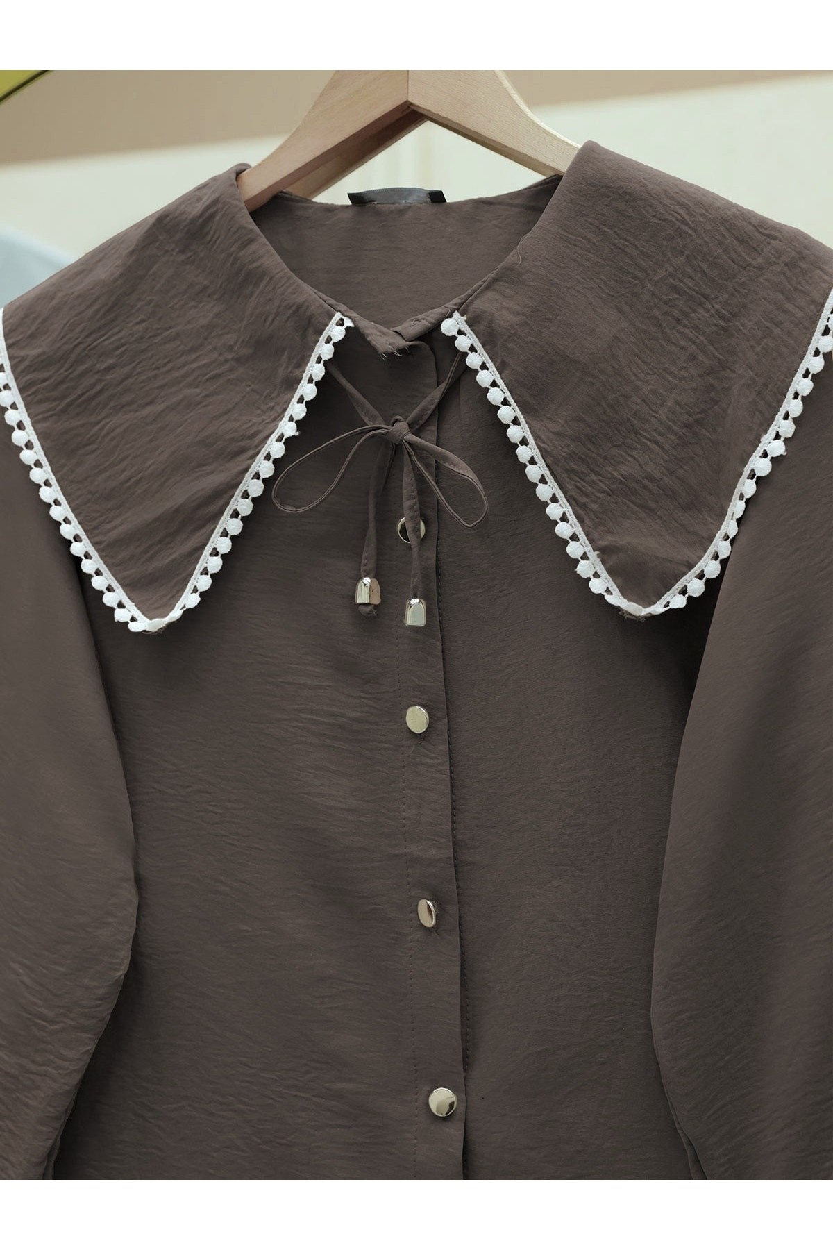 Bebe Yaka Dantelli Kolu Lastikli Gömlek -Kahve