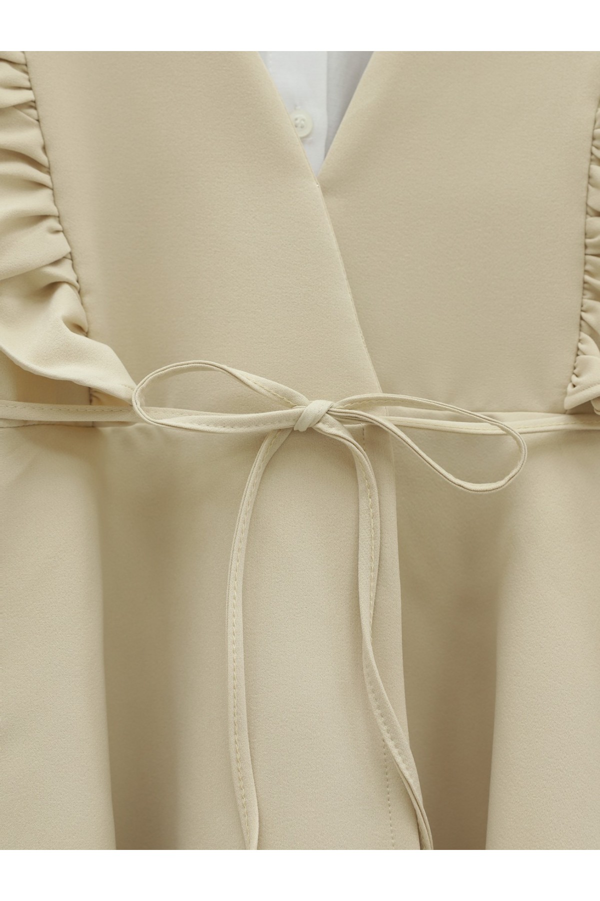 Önü Fırfırlı Bağcıklı Eteği Katlı Pantolonlu Kimono Takım  -Krem