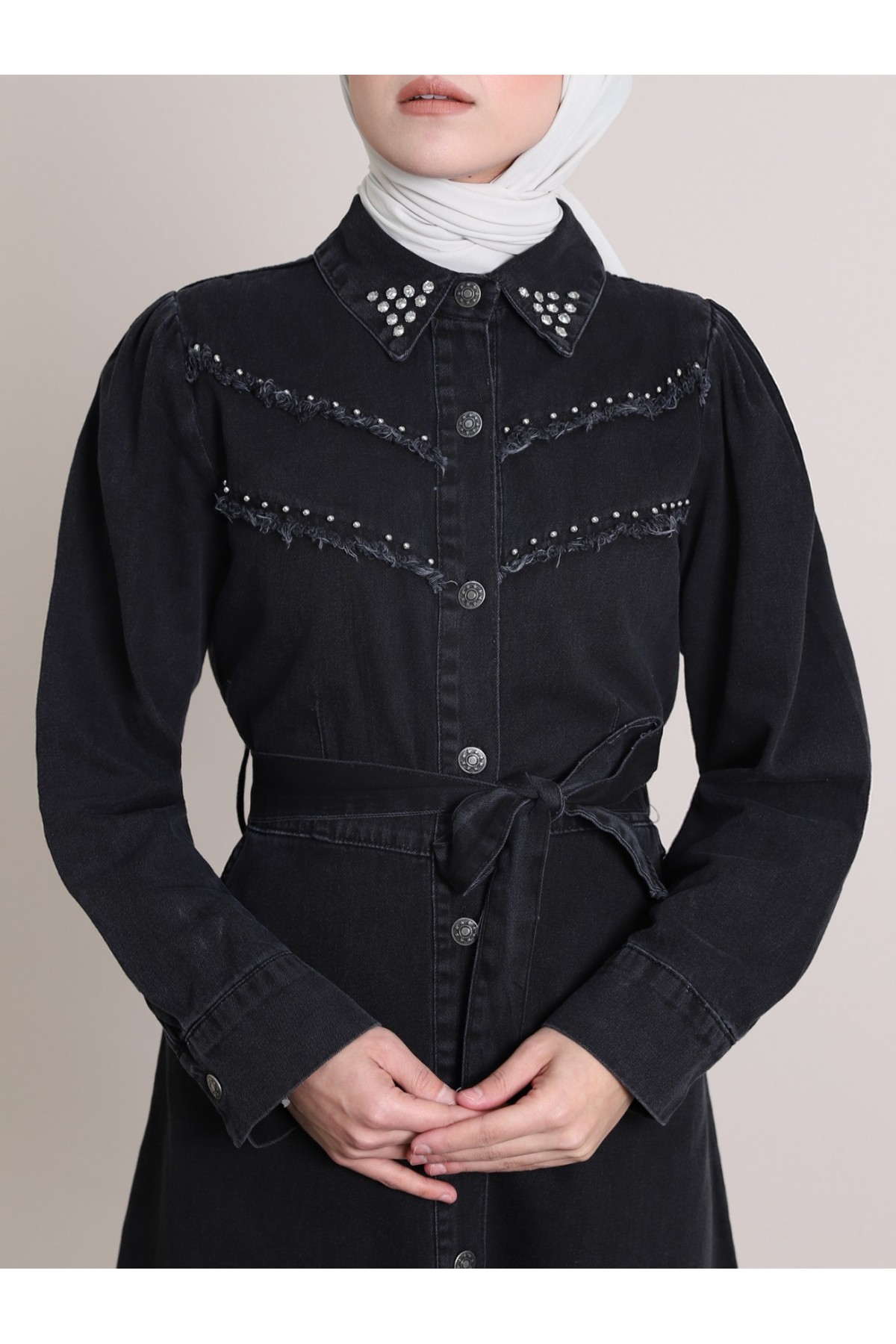 Yakası Ve Göğsü Taşlı Eskitme Kot Elbise -Siyah