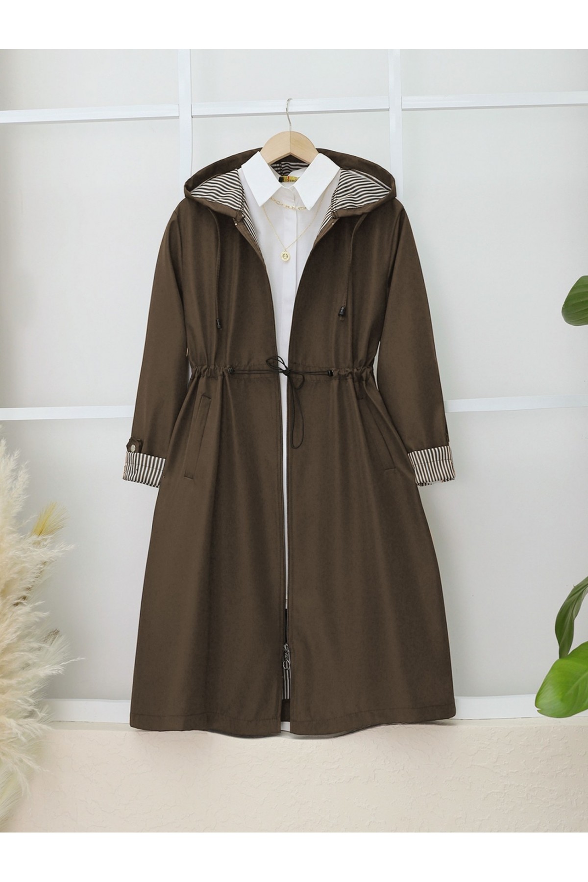 Beli Lastikli Kolu Katlamalı Kapşonlu Trenckot  -Taba