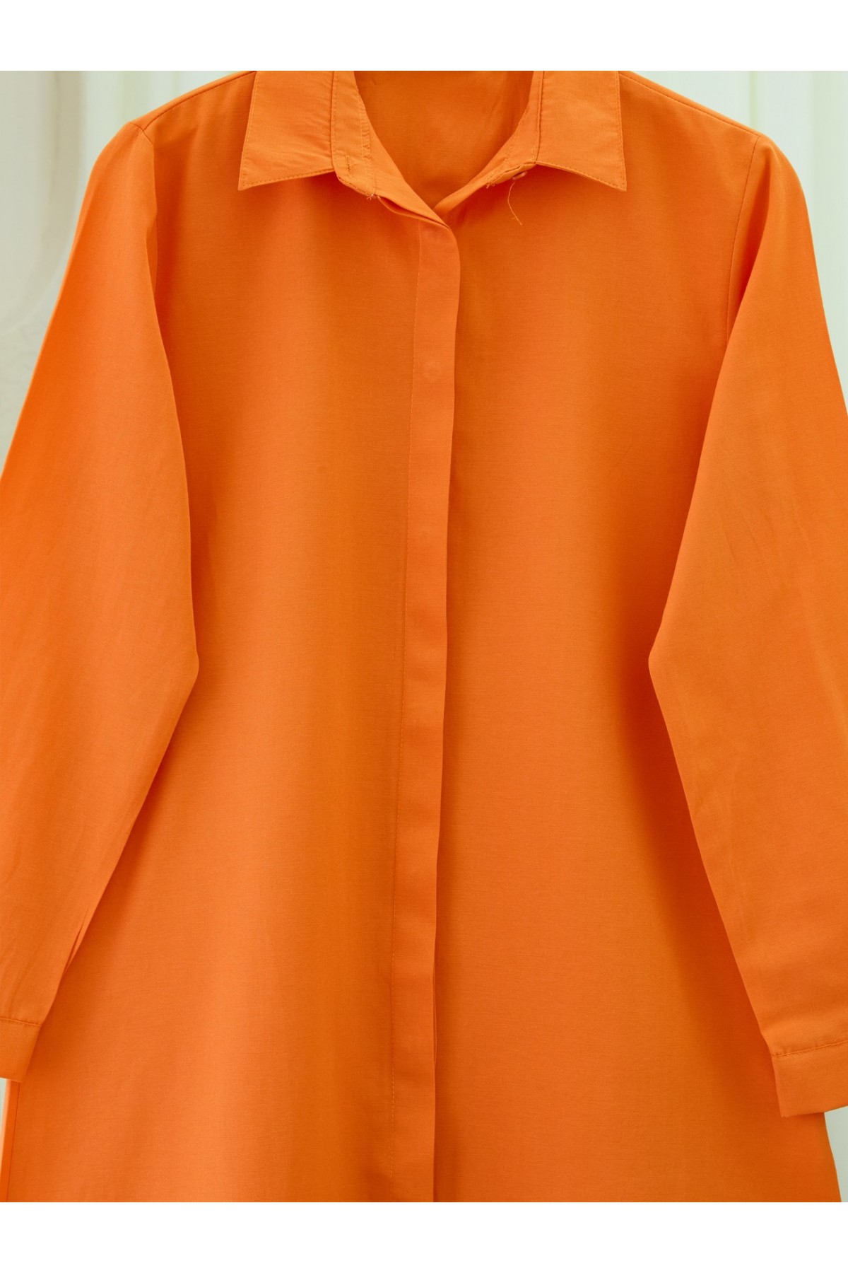Gizli Düğmeli Oval Kesim Uzun Gömlek -Turuncu