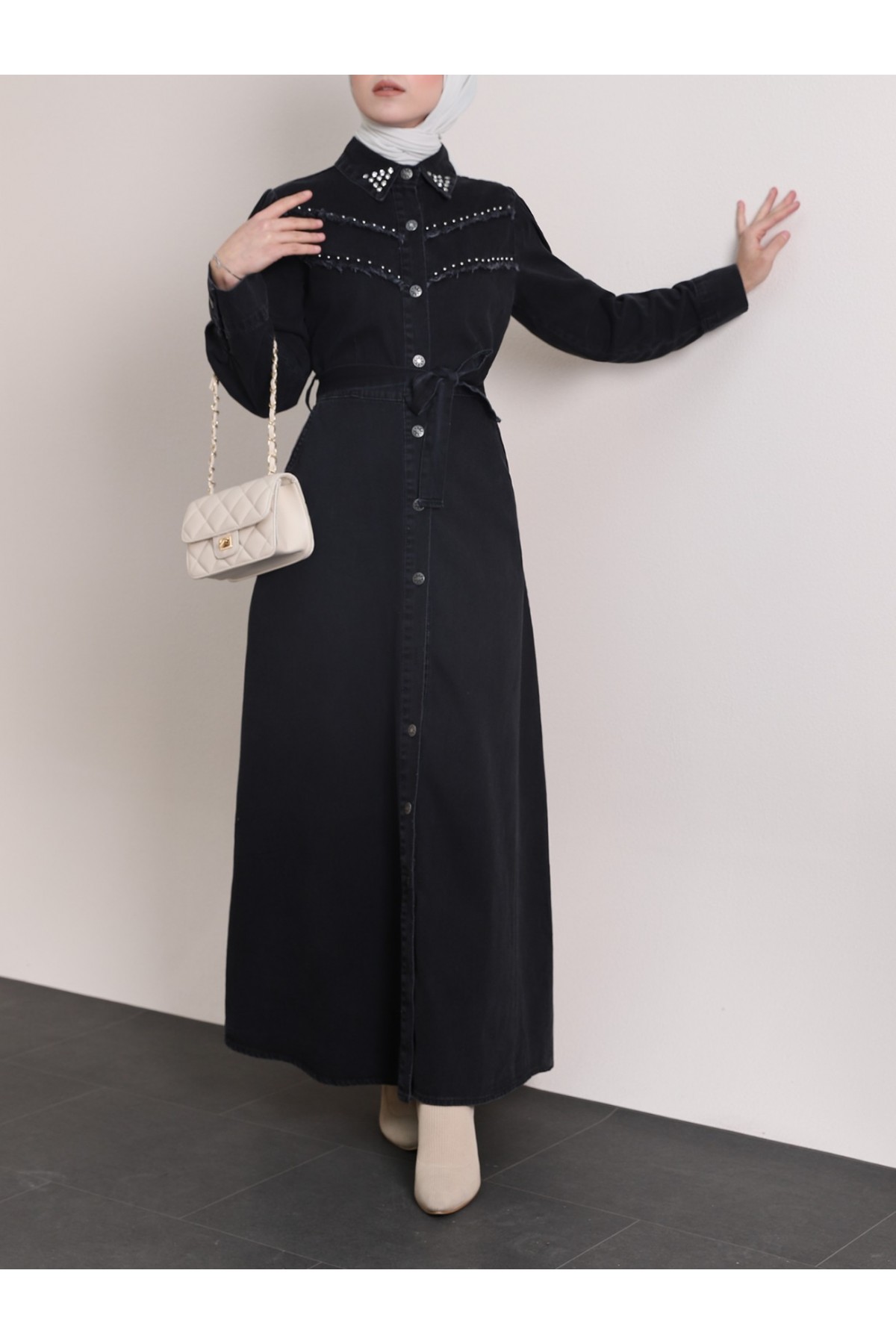 Yakası Ve Göğsü Taşlı Eskitme Kot Elbise -Siyah