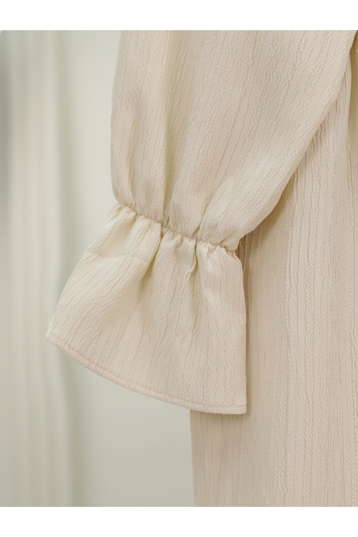 Önü Fırfırlı Bağlamalı Krinkıl Kimono -Bej