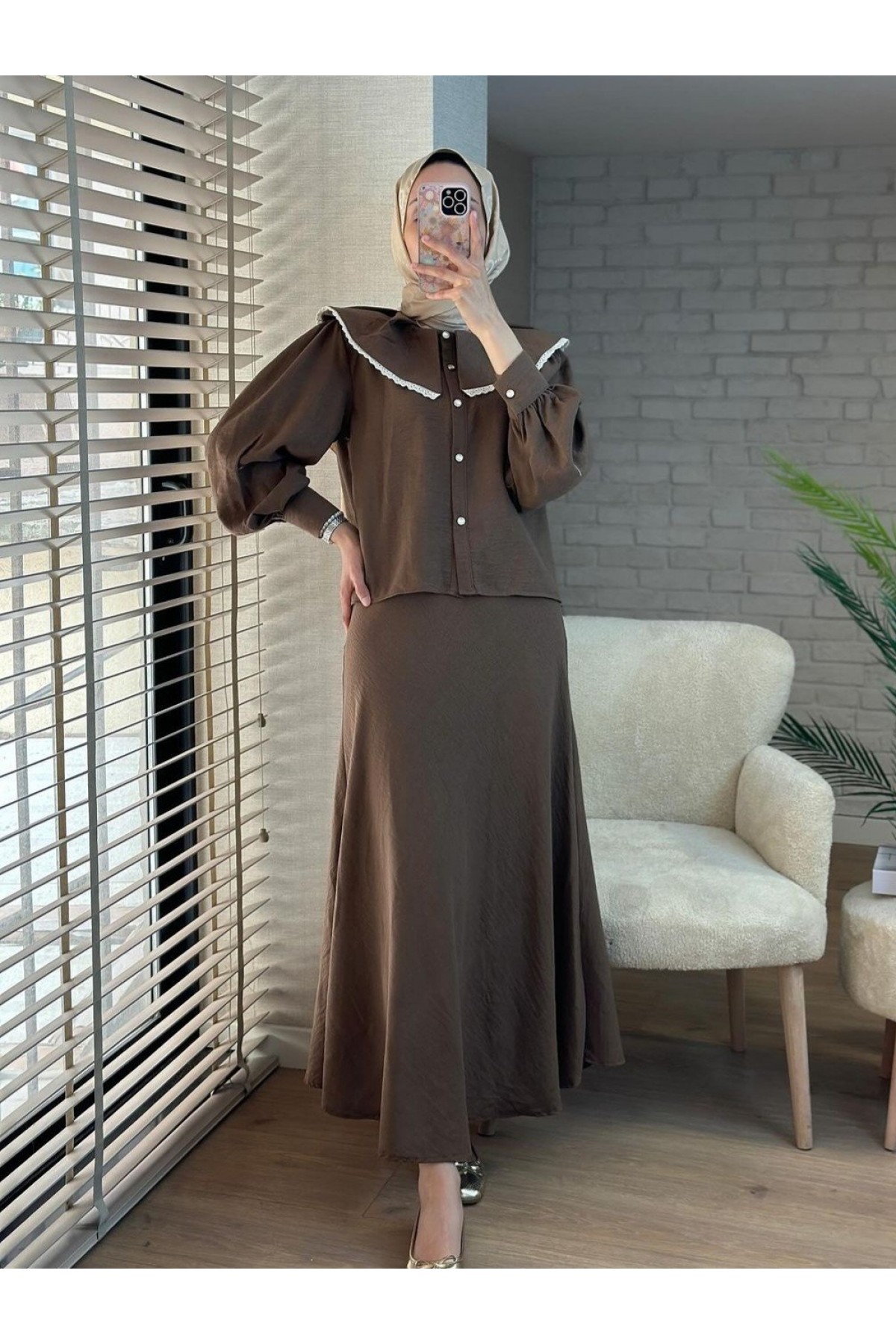 Dantelli Marul Yaka Saf Keten Etekli Takım  -Kahve