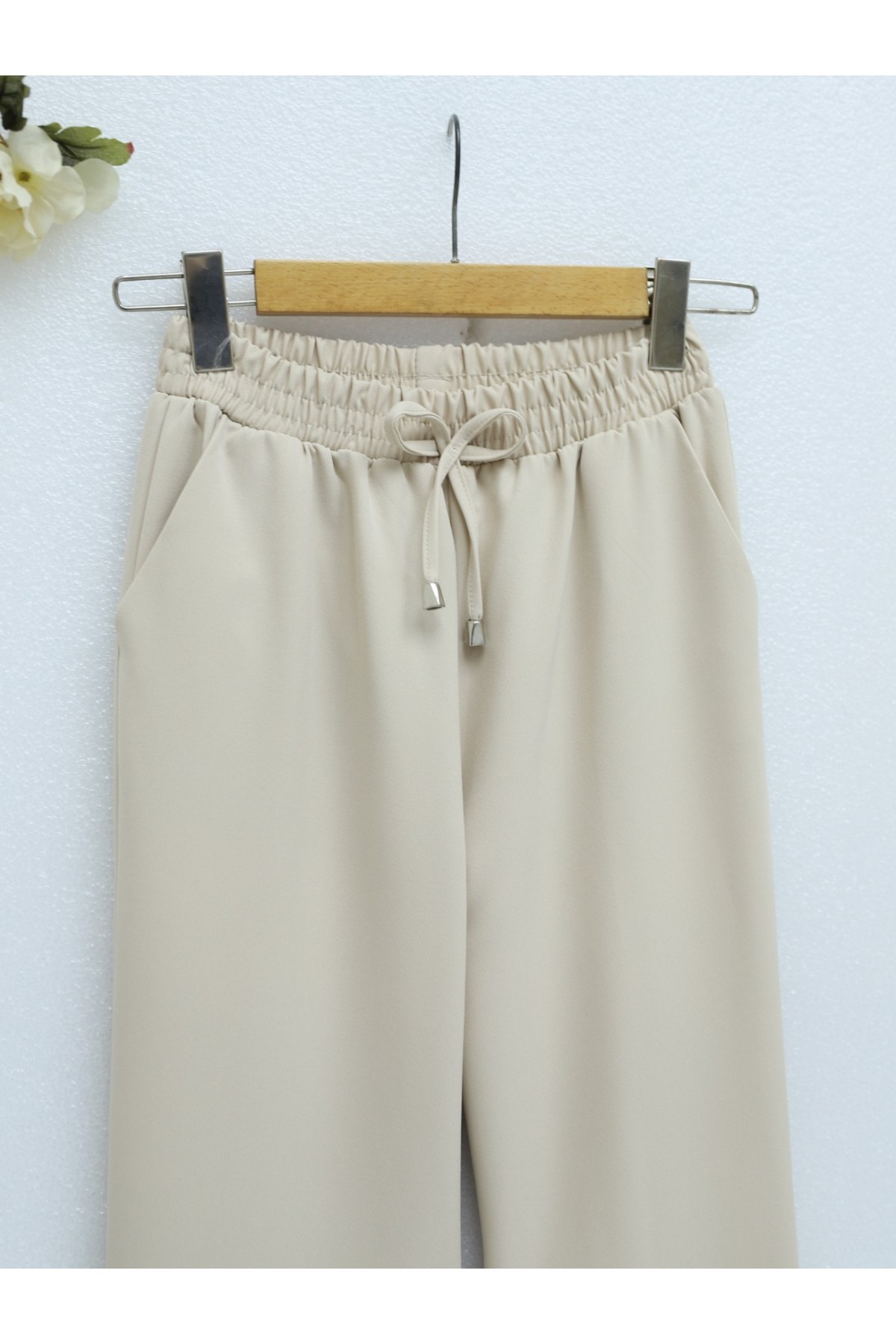 Beli Bağcıklı Dar Paça Pantolon -Bej