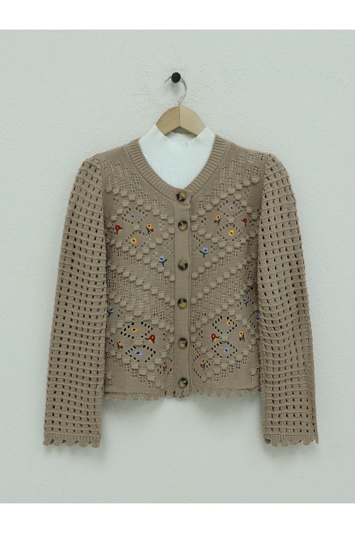 Çiçek Nakışlı Ponponlu Ajurlu Triko Hırka     -Vizon