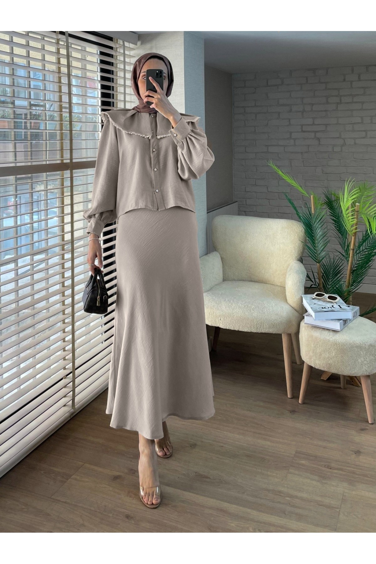 Dantelli Marul Yaka Saf Keten Etekli Takım  -Taş