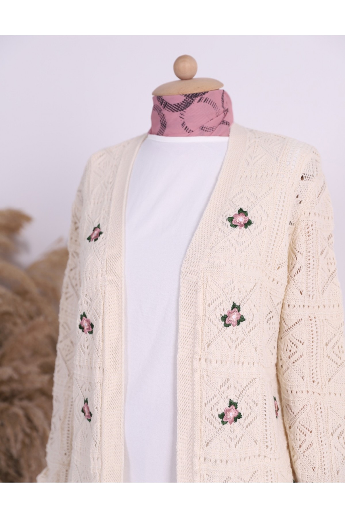 Ajurlu Nakışlı Hırka   -Krem