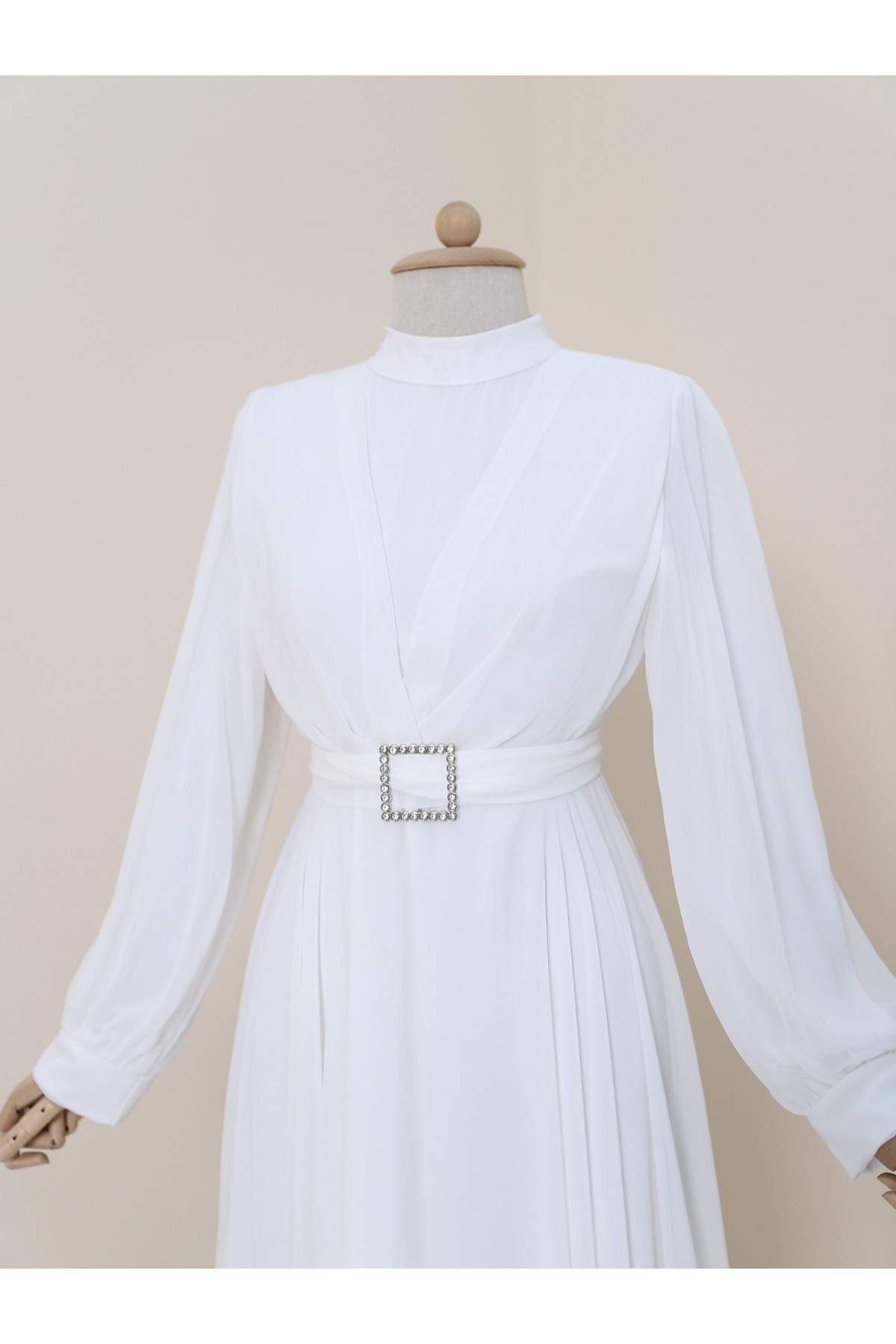 Kemeri Taşlı Önü Pileli Tesettür Elbise   -Beyaz