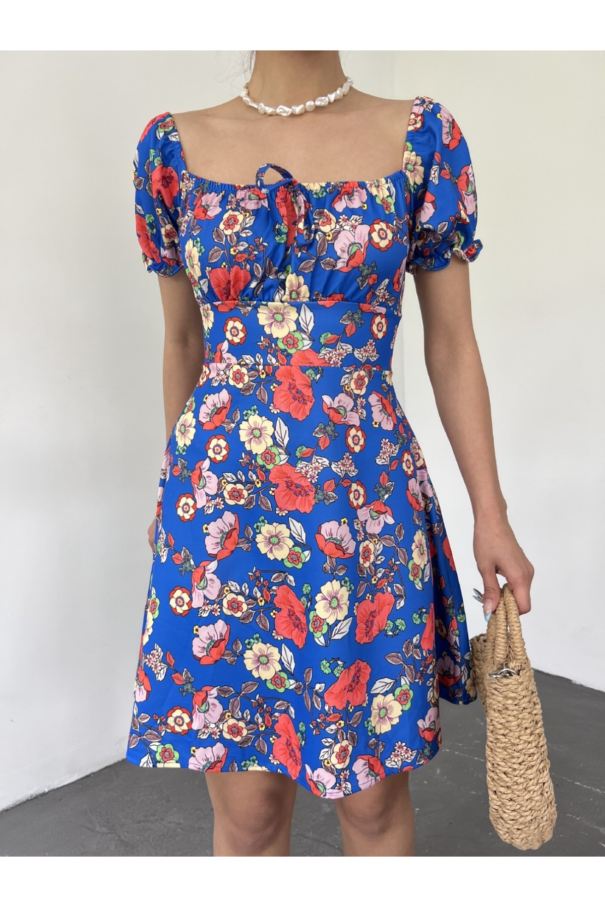 Yakası Lastikli Bağcık Detaylı Mini Elbise -Saks