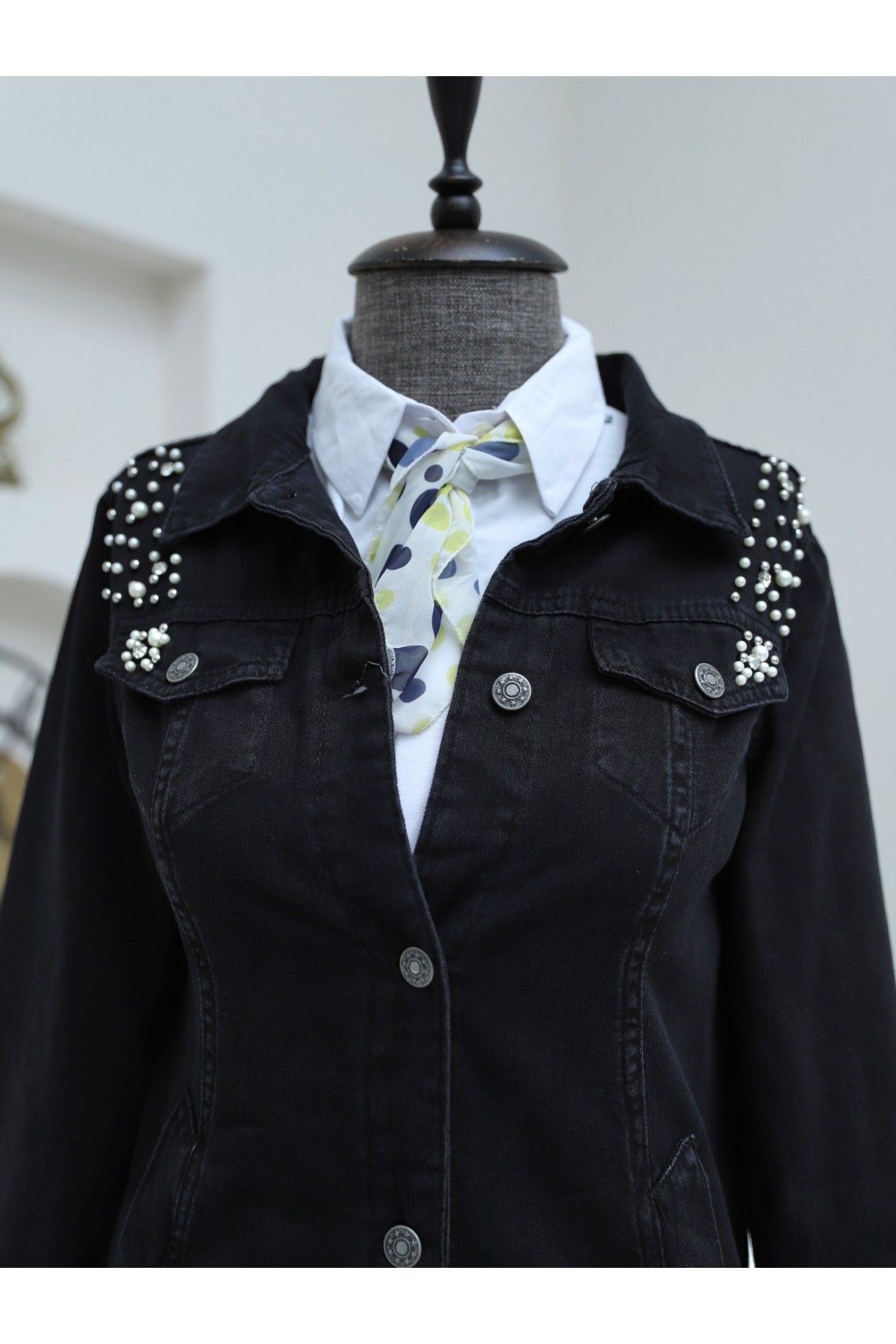 Taş İşlemeli Yıkamalı Kot Ceket  -Siyah