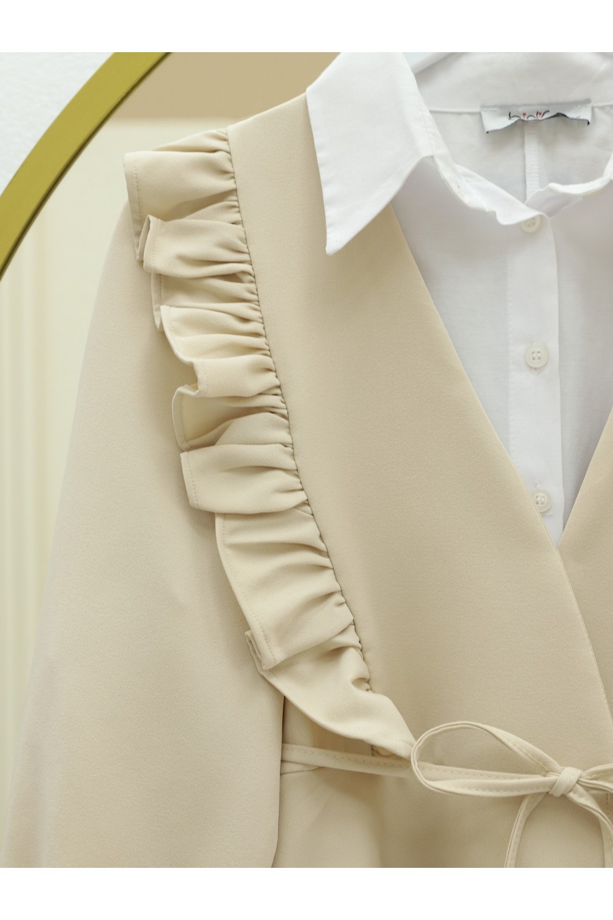 Önü Fırfırlı Bağcıklı Eteği Katlı Pantolonlu Kimono Takım  -Krem