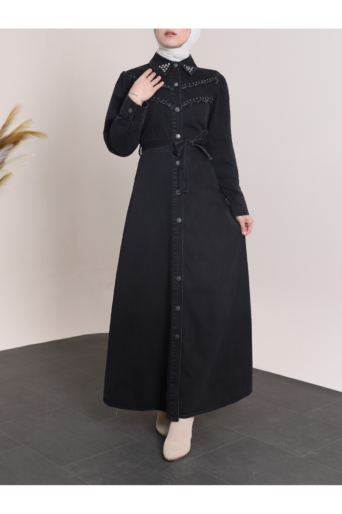 Yakası Ve Göğsü Taşlı Eskitme Kot Elbise -Siyah