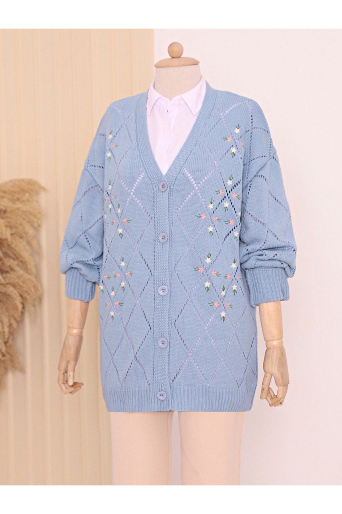 Ajurlu Çiçek Nakışlı Düğmeli Triko Hırka     -Mavi