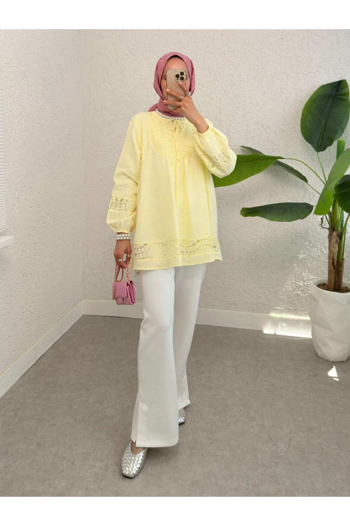 Dantel Detaylı Yakası Bağlamalı Kolu Lastikli Gömlek -Açık Sarı