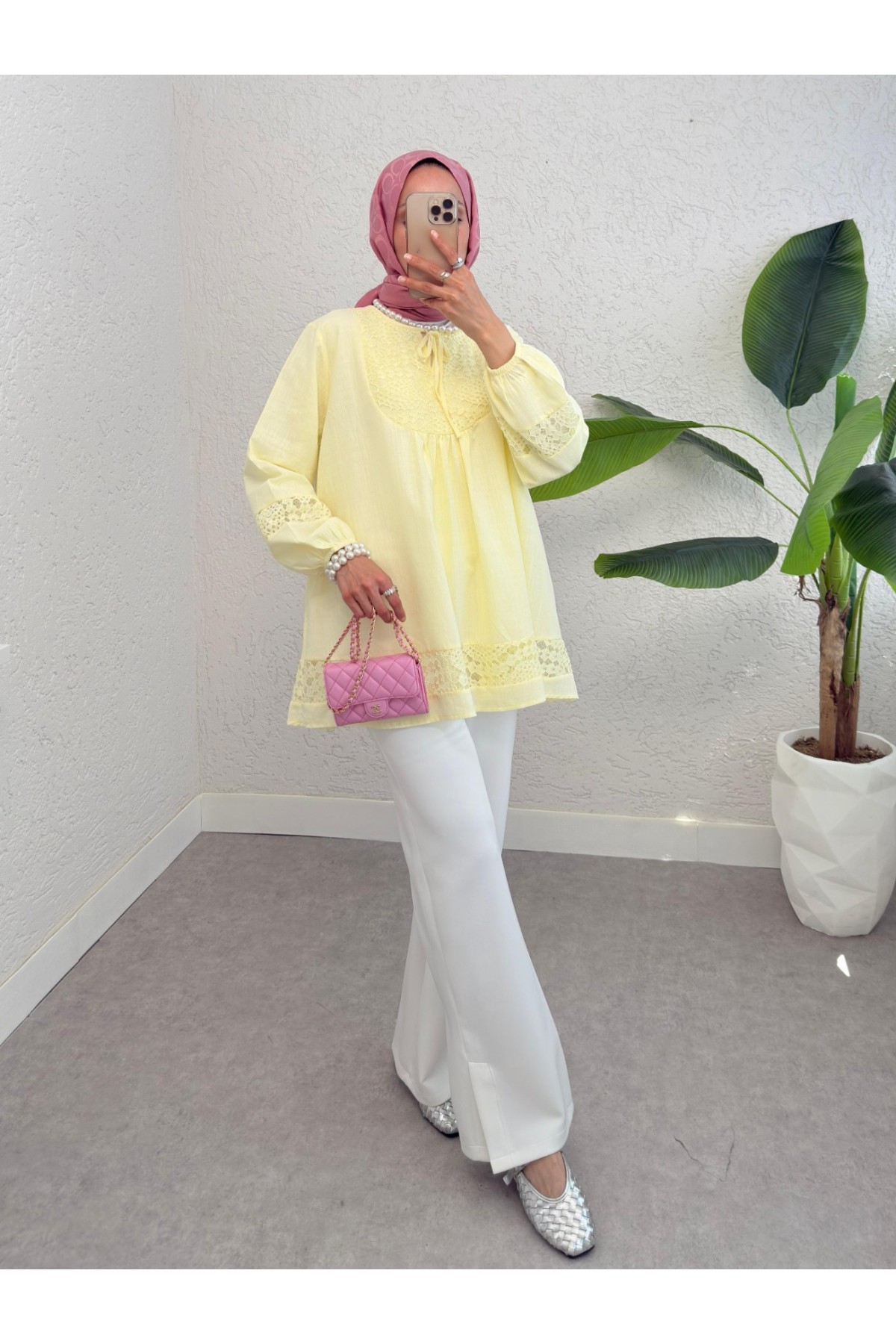 Dantel Detaylı Yakası Bağlamalı Kolu Lastikli Gömlek -Açık Sarı