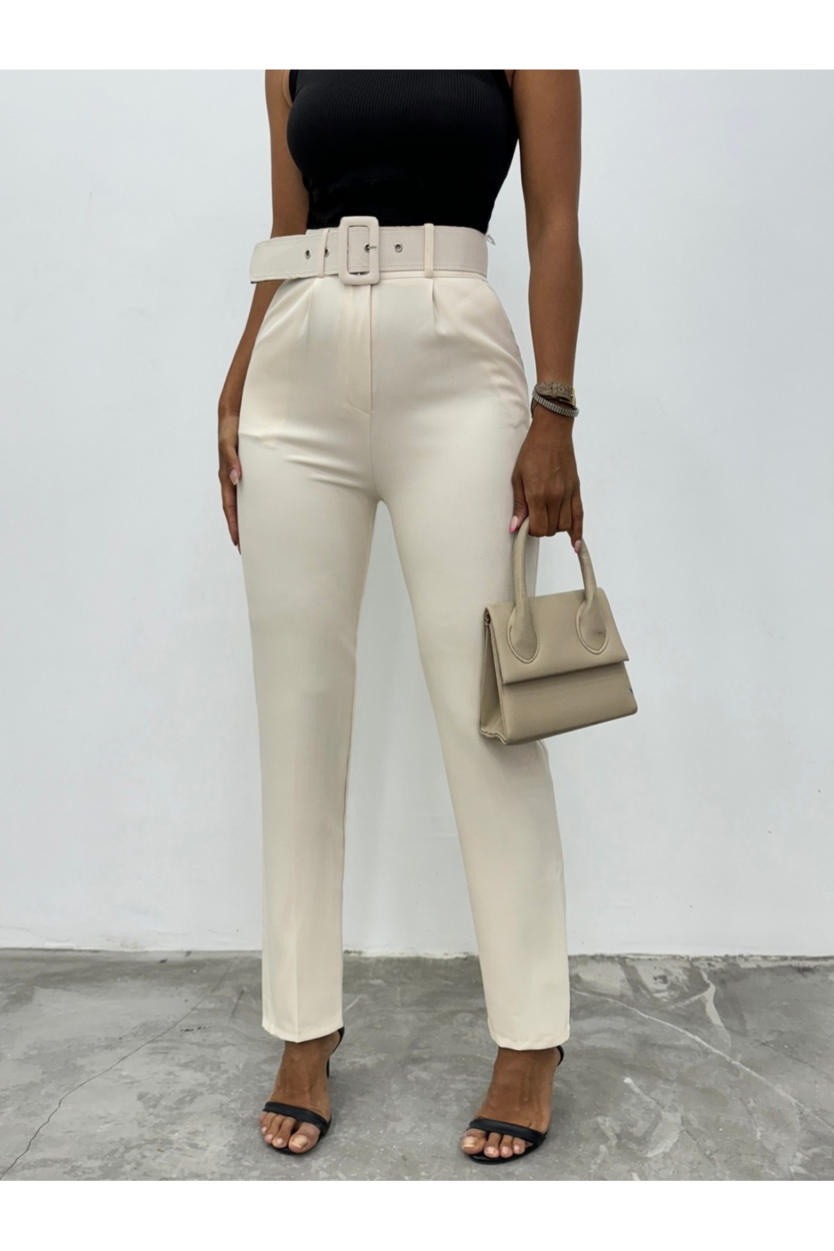 Kalın Kemerli Kumaş Pantalon    -Bej
