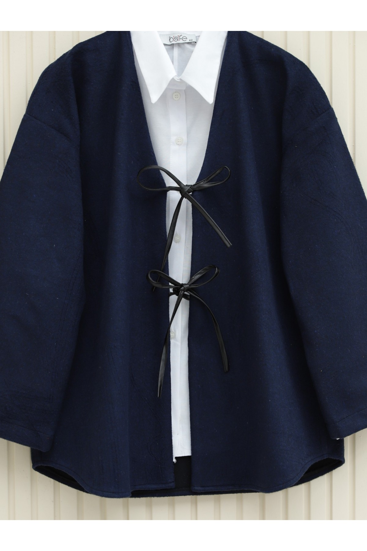 Önü Bağcıklı Oval Kesim Kaşe Kimono  -Laci