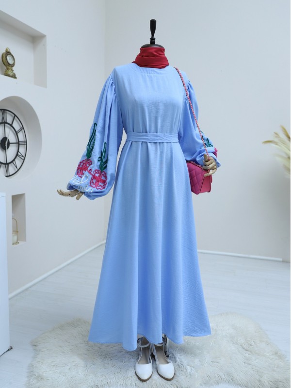 Kolları Balon Süzene İşlemeli Kemerli Elbise  -Mavi