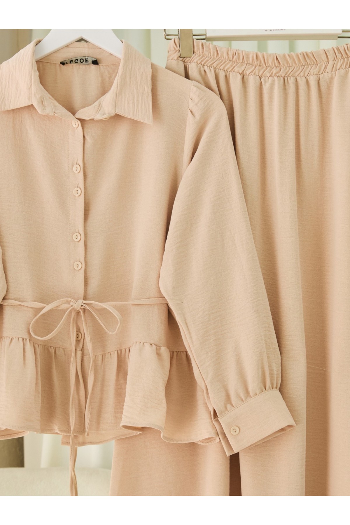 Parçalı Büzgülü Bluz Etekli Takım -Bej