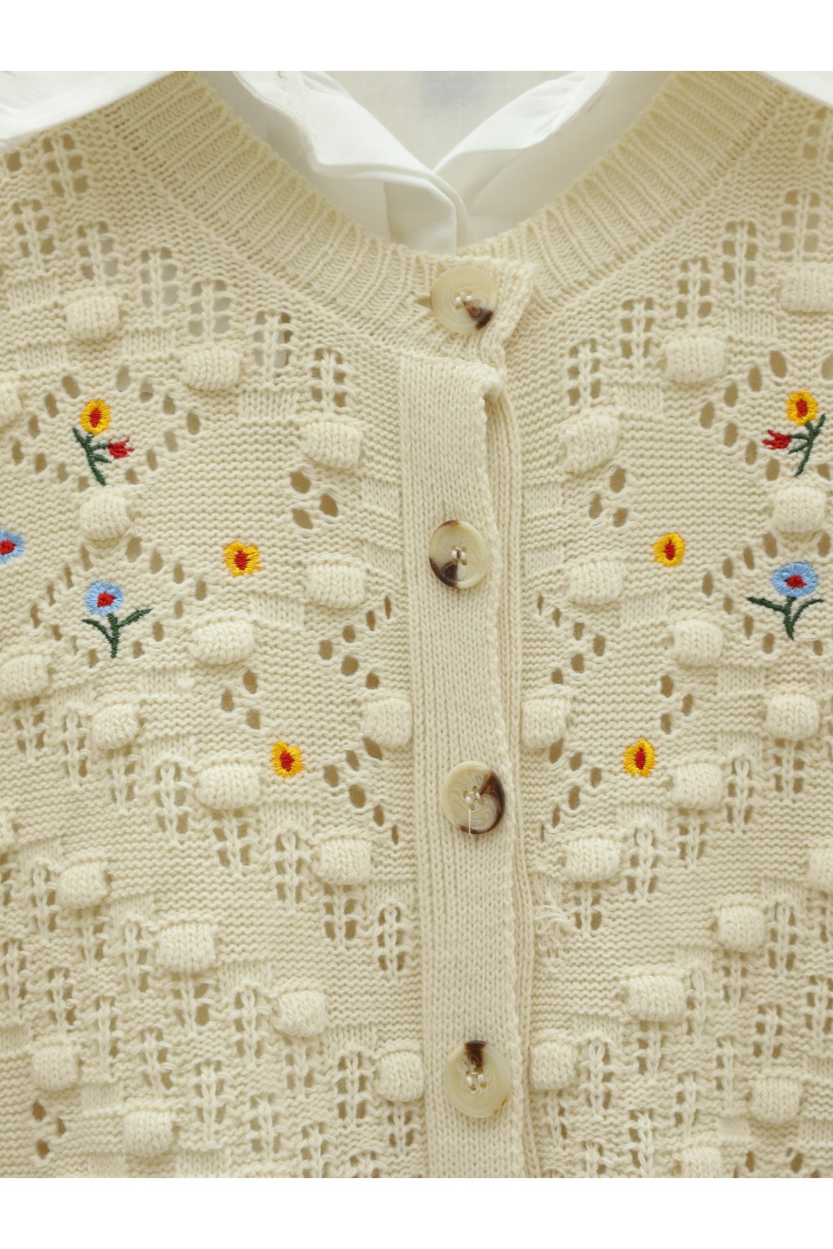 Ponponlu Yuvarlak Yaka Düğmeli Triko Hırka  -Krem