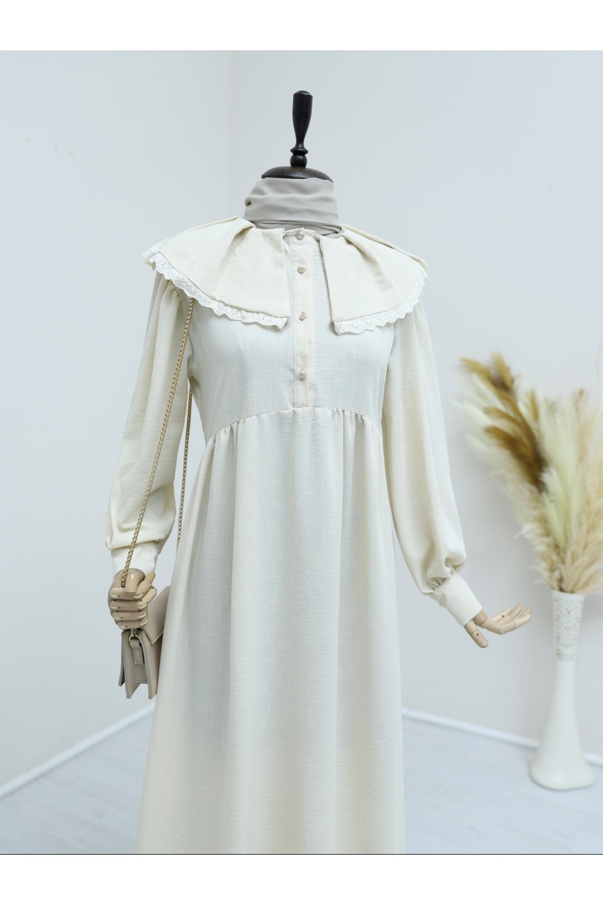 Önlük Yaka Büzgülü Yarım Düğme Keten Elbise -Bej