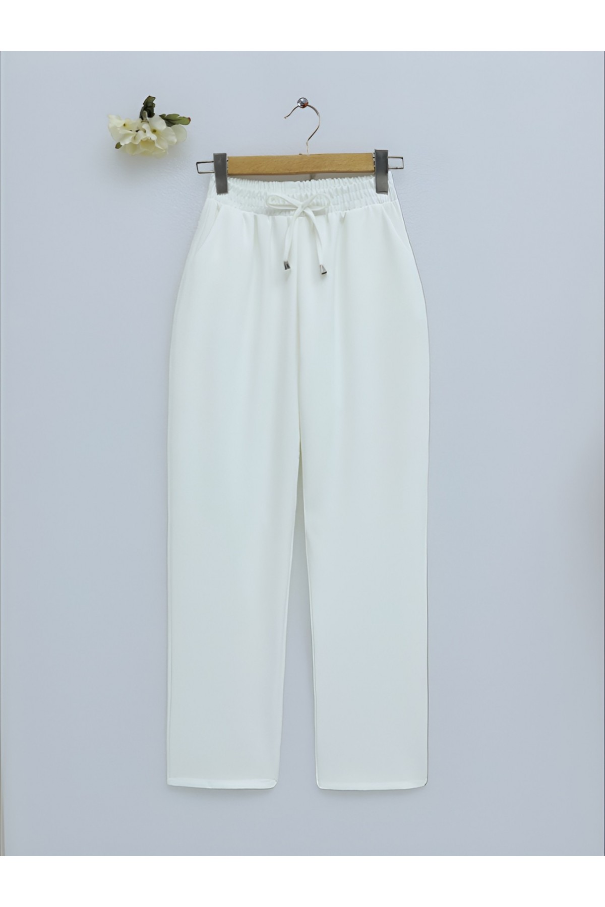 Beli Bağcıklı Dar Paça Pantolon -Beyaz