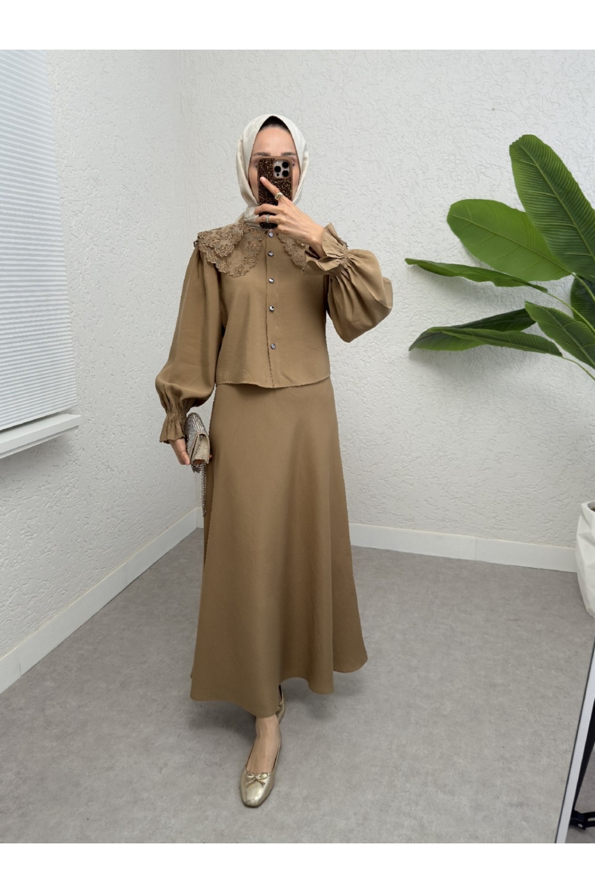 Bebe Yaka Fistolu Kolu Lastikli Bluz -Zeytin