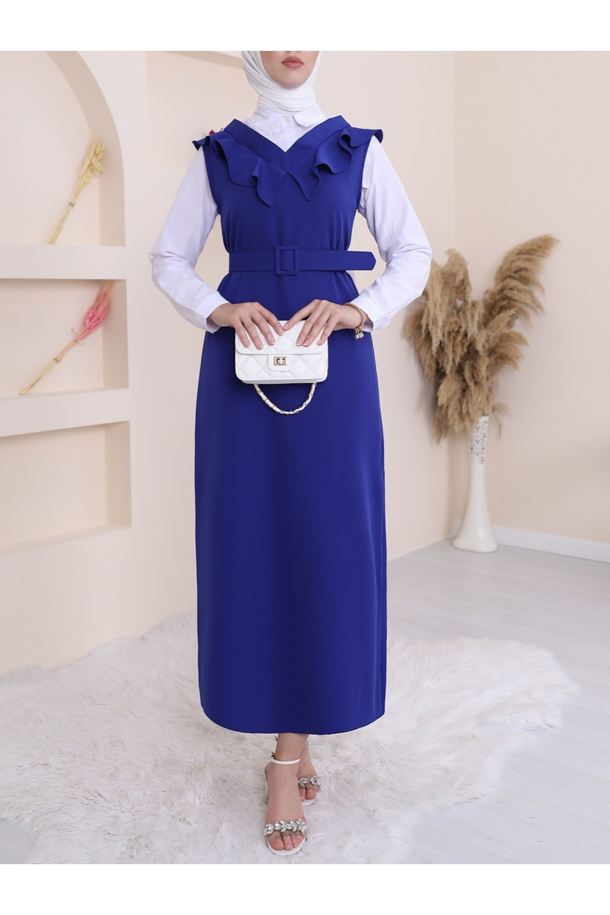 Yakası V Kemerli Uzun Jile Elbise      -Saks