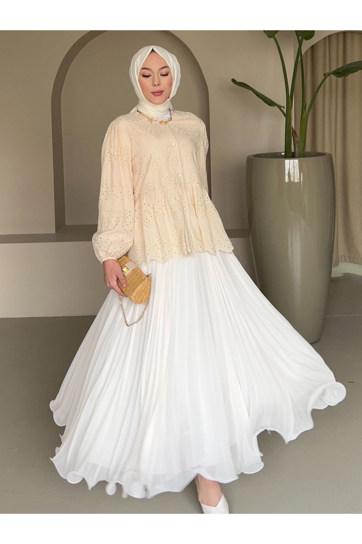 Kolu Lastikli Ajurlu Düğmeli Astarlı Gömlek -Bej