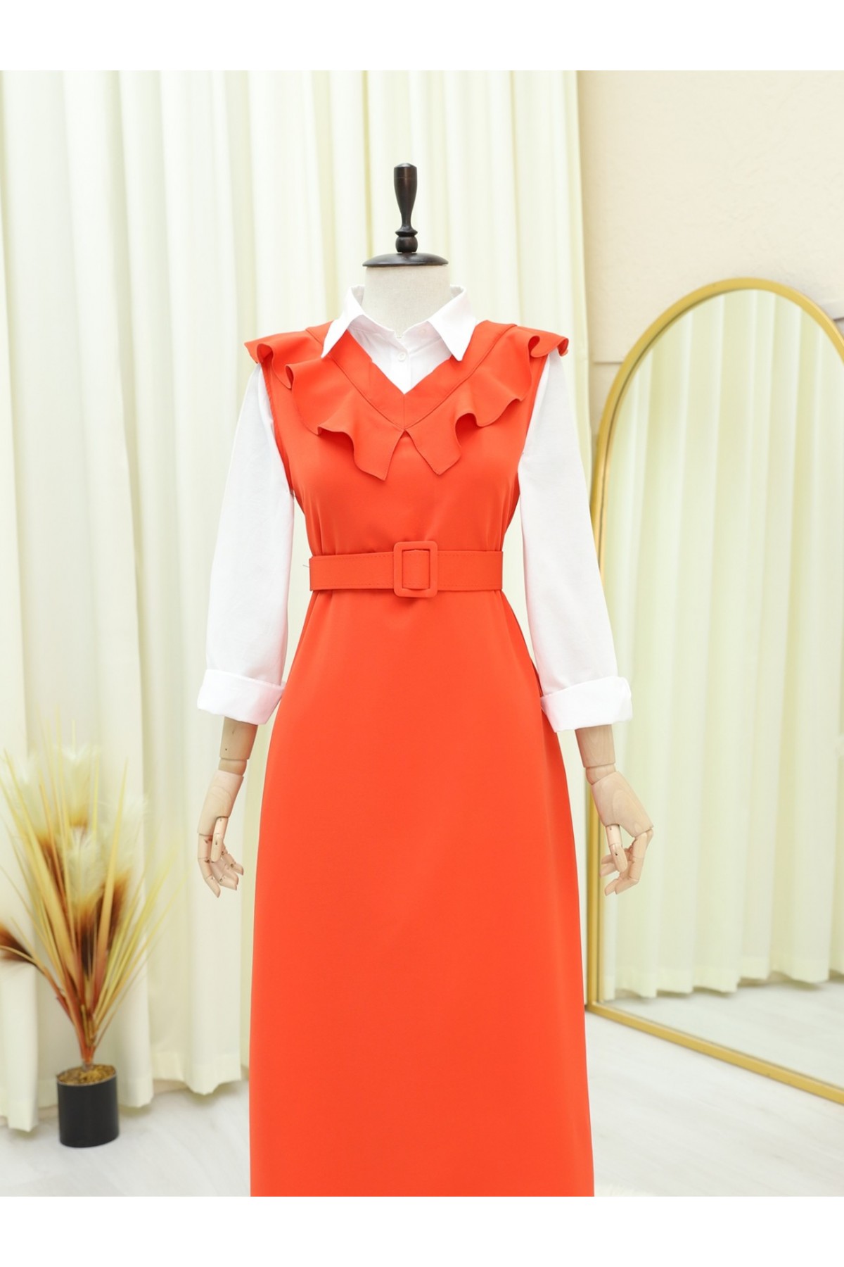 Yakası V Kemerli Uzun Jile Elbise      -Nar Çiçeği