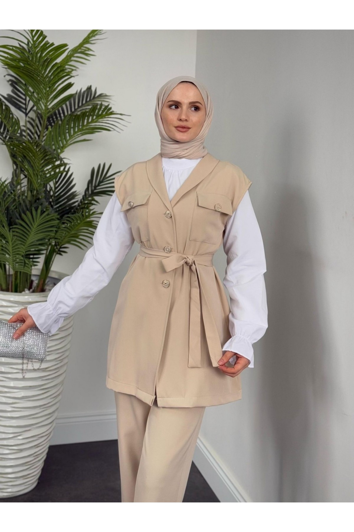 Sıfır Kol Önü Düğmeli Beli Kemerli Üçlü Takım  -Bej